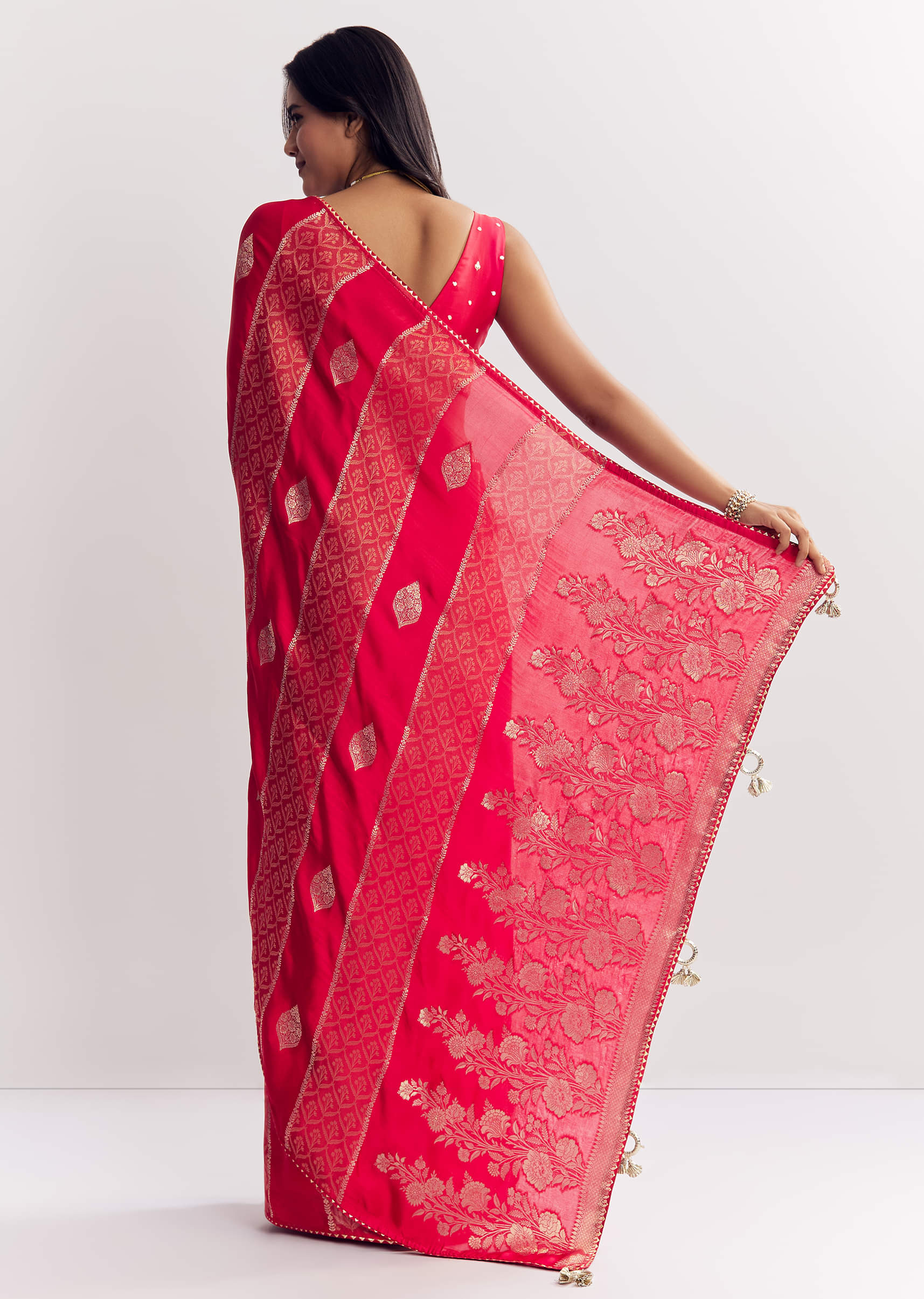 red-dola-silk-saree-with-gota-patti-woven-motifs-sg312381-4_bc6f8e42-637d-437d-8082-03679a374cbc.jpg
