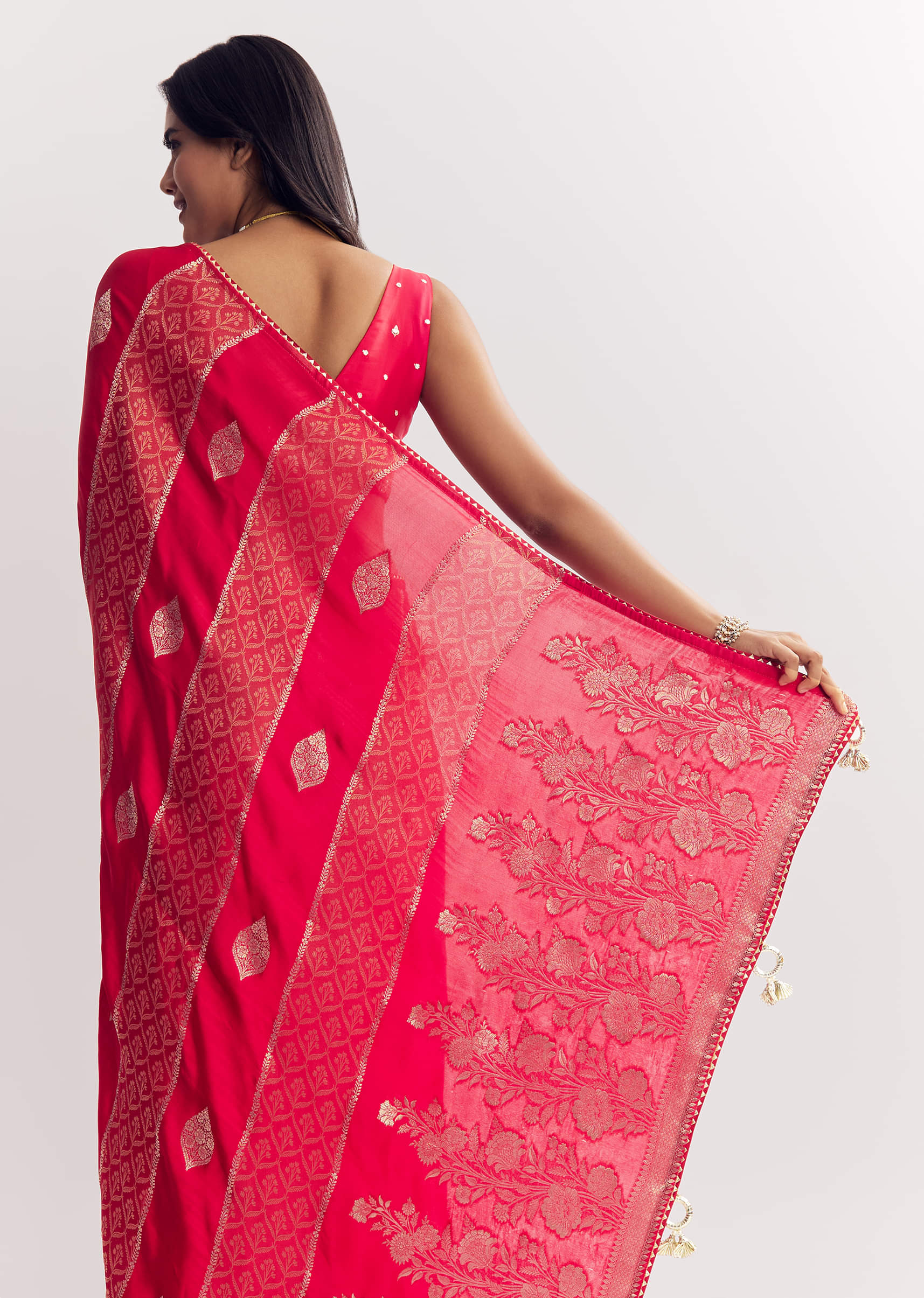 red-dola-silk-saree-with-gota-patti-woven-motifs-sg312381-6_c3598d2e-1d59-4cdd-b347-2a401e0f337e.jpg