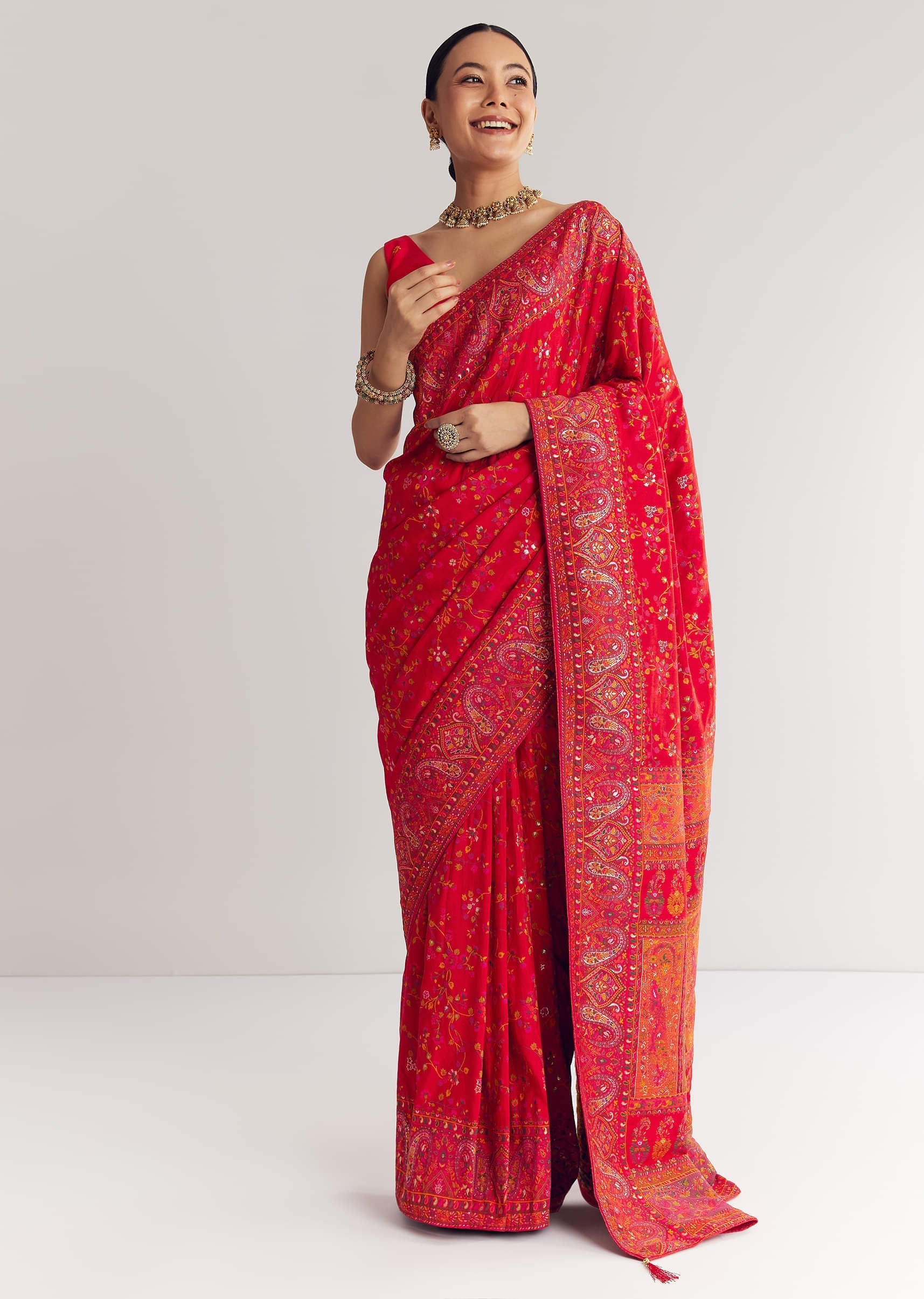 red-dola-silk-saree-with-traditional-floral-amd-jaal-work-sg314381-2_02215e95-cff2-418f-a03e-3ddde1c15dd6.jpg