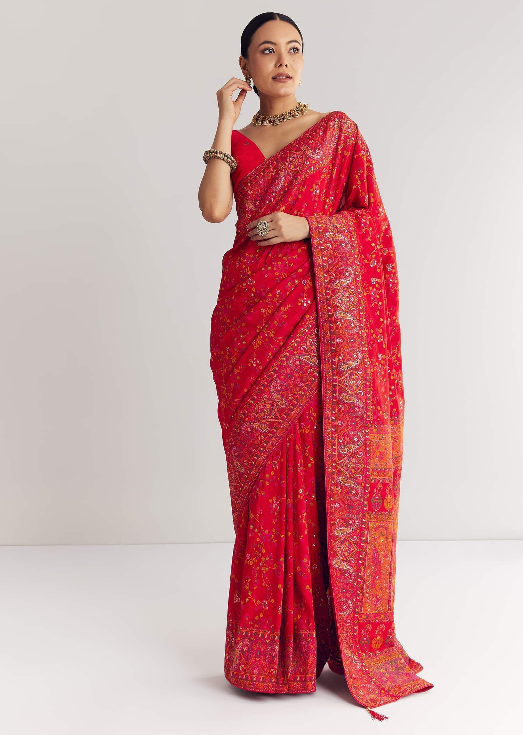 red-dola-silk-saree-with-traditional-floral-amd-jaal-work-sg314381-5_8d500f24-f593-4eef-81e5-8aa0495fa266.jpg