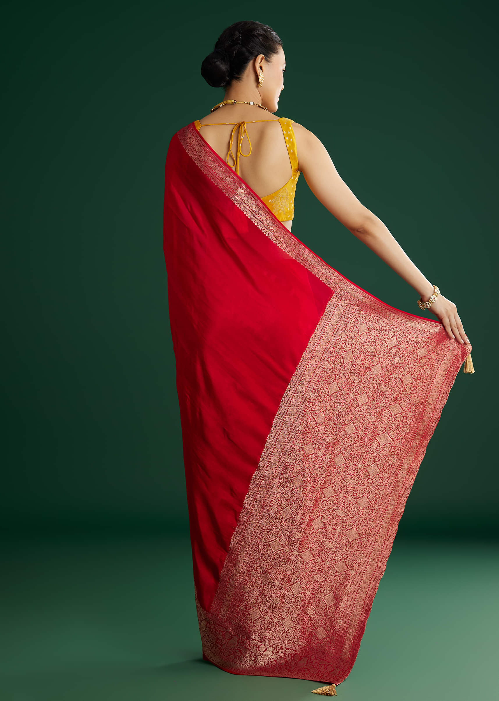 red-dola-silk-saree-with-woven-border-and-pallu-sg311882-4_209ea273-30f0-4af1-a816-6821ee8e4c02.jpg