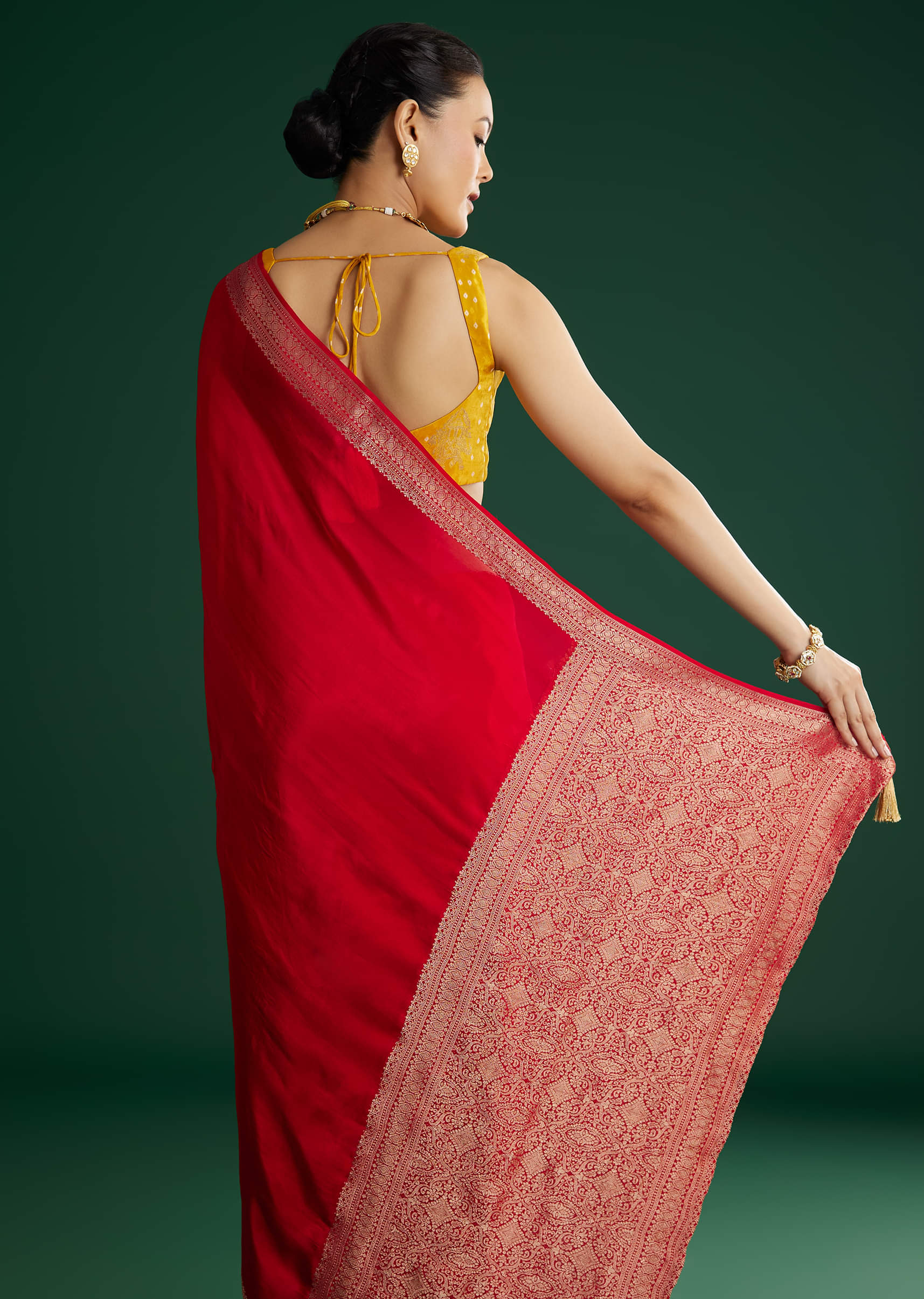 red-dola-silk-saree-with-woven-border-and-pallu-sg311882-6_c82094f6-59fc-4a19-a4ff-53cab31eb978.jpg