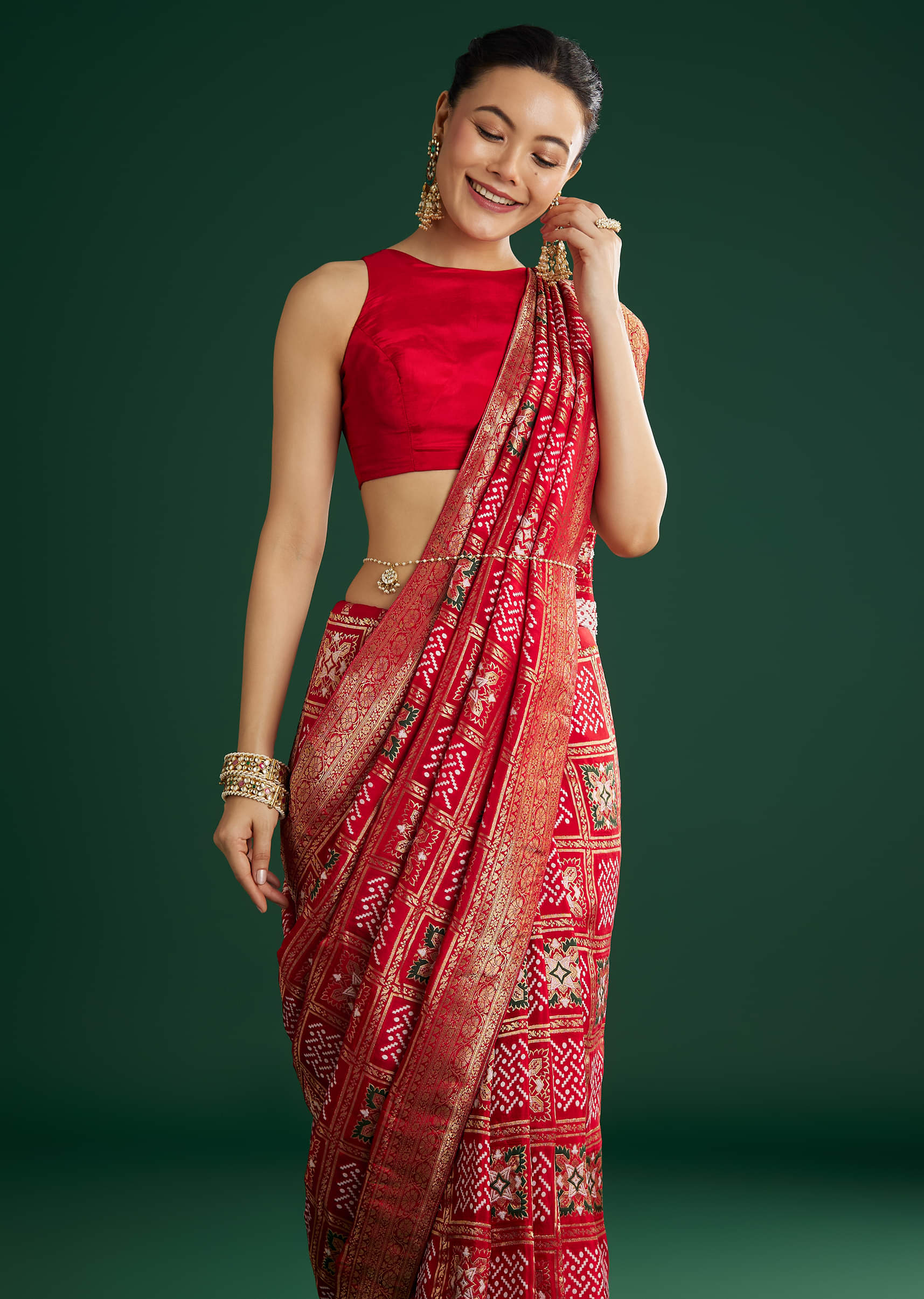 red-dola-silk-saree-with-woven-patola-sg311942-5_2aa49731-38a3-417d-b9ca-e1732d3aa4c4.jpg
