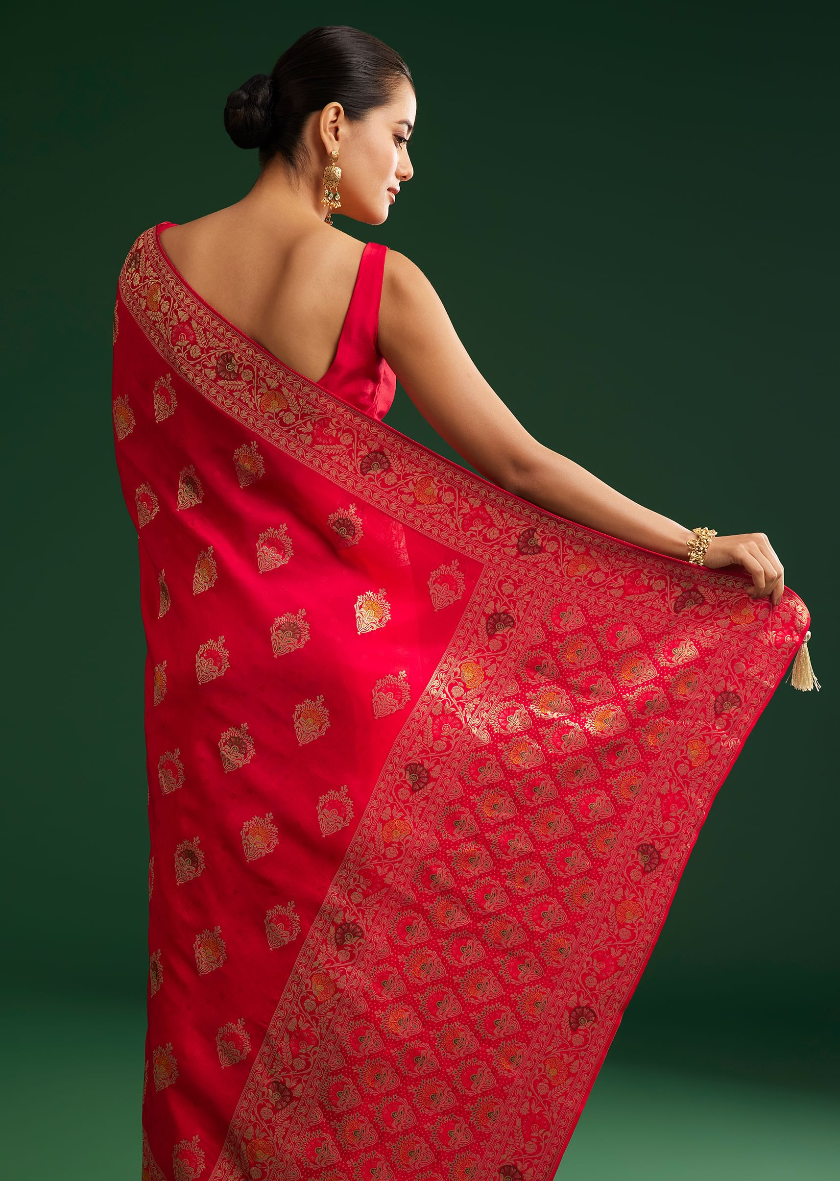 red-dola-silk-saree-with-zari-detailing-sg292687-4_b20f3935-1eaa-47fd-8ed7-48cfe1ce3089.jpg