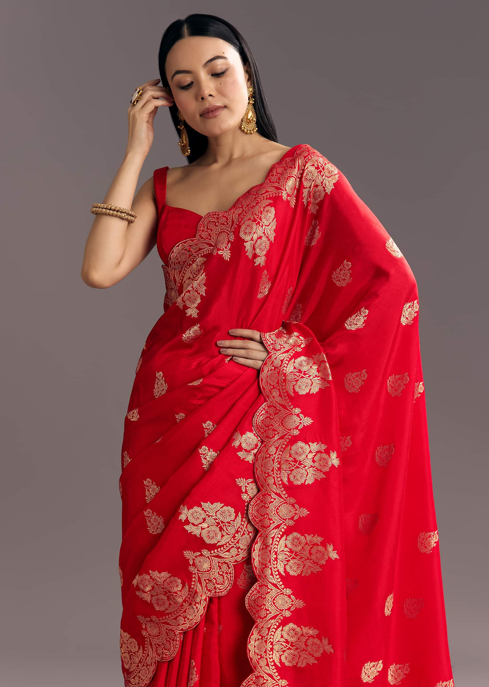 red-dola-silk-woven-motif-saree-with-scallop-border-sg284682-5_00ddde69-bcdf-4aec-b705-316db5aa4673.jpg