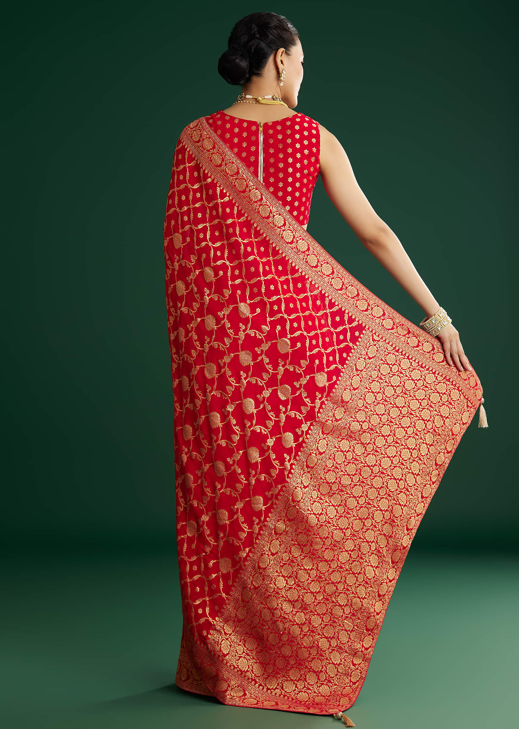 red-jaal-work-saree-with-floral-border-and-pallu-sg311894-4_2248e7a2-f195-4ac7-a5b2-0a7eff48e526.jpg