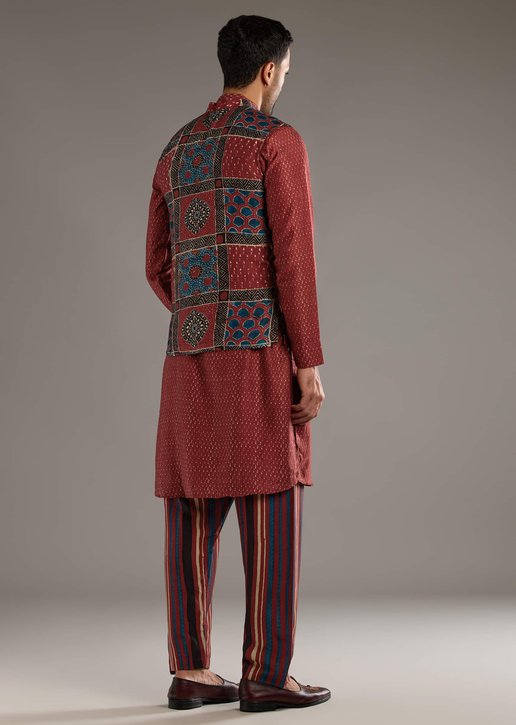 red-linen-kurta-jacket-set-for-men-with-hand-block-ajrakh-print-sg359204-5.jpg