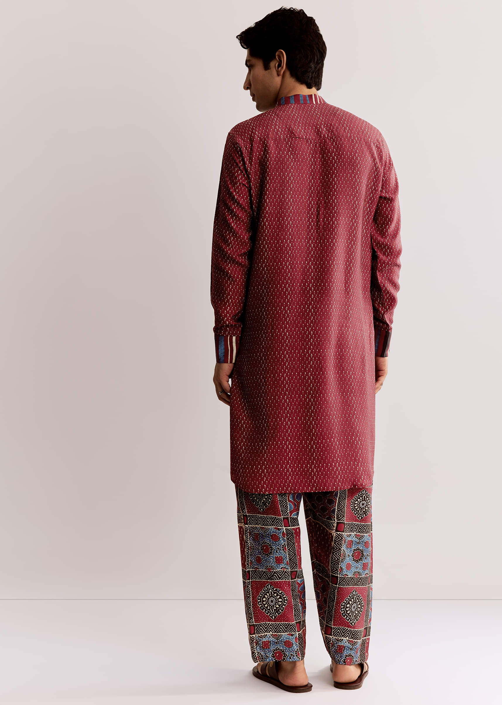 red-linen-kurta-set-with-ajrakh-print-sg318207-5_9dce3c37-22ea-40f0-9f2b-a00906282845.jpg