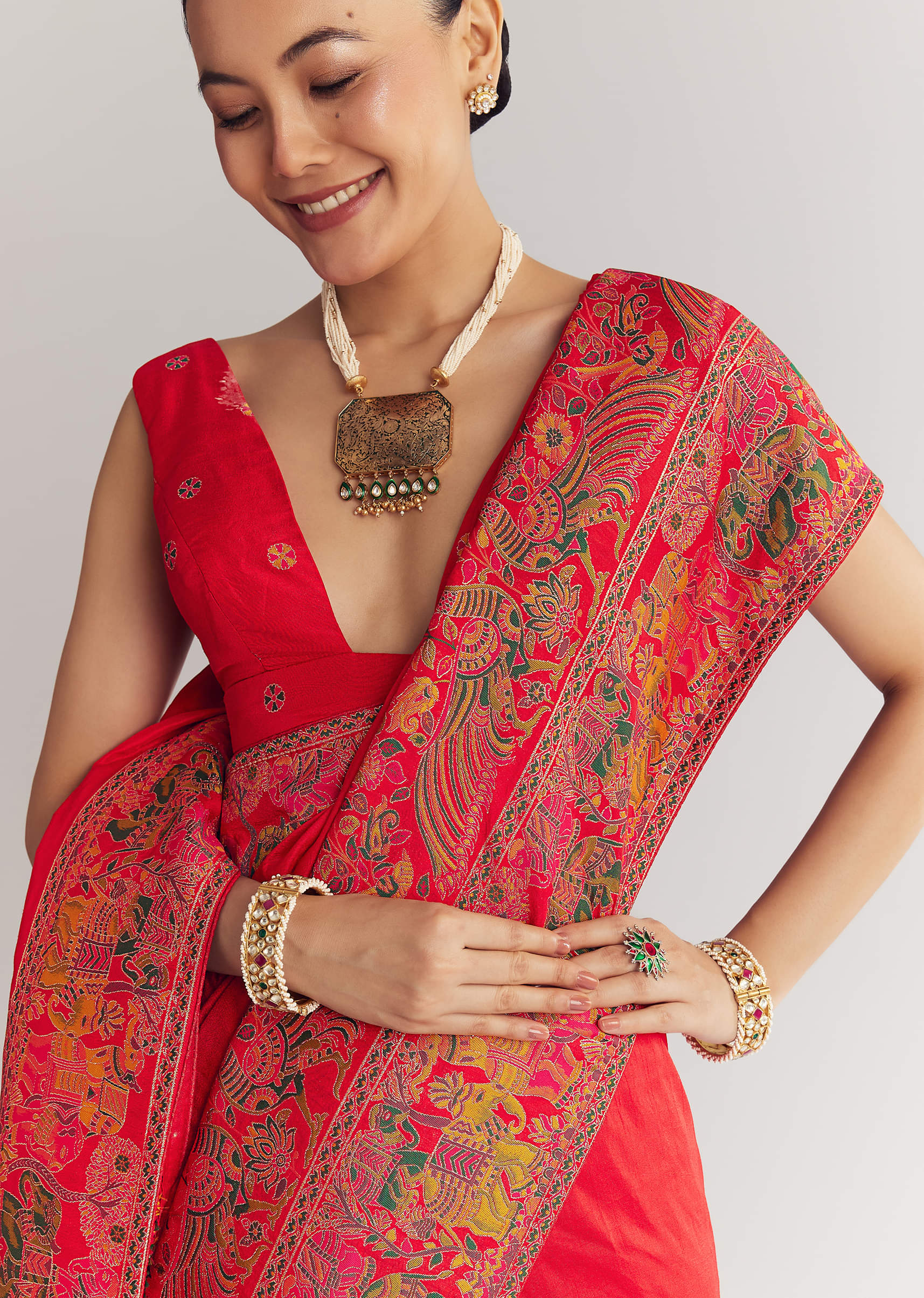 red-saree-with-traditional-floral-and-animal-prints-sg311908-2_f88f67cc-3ebf-4166-92de-eb83ceef6d79.jpg