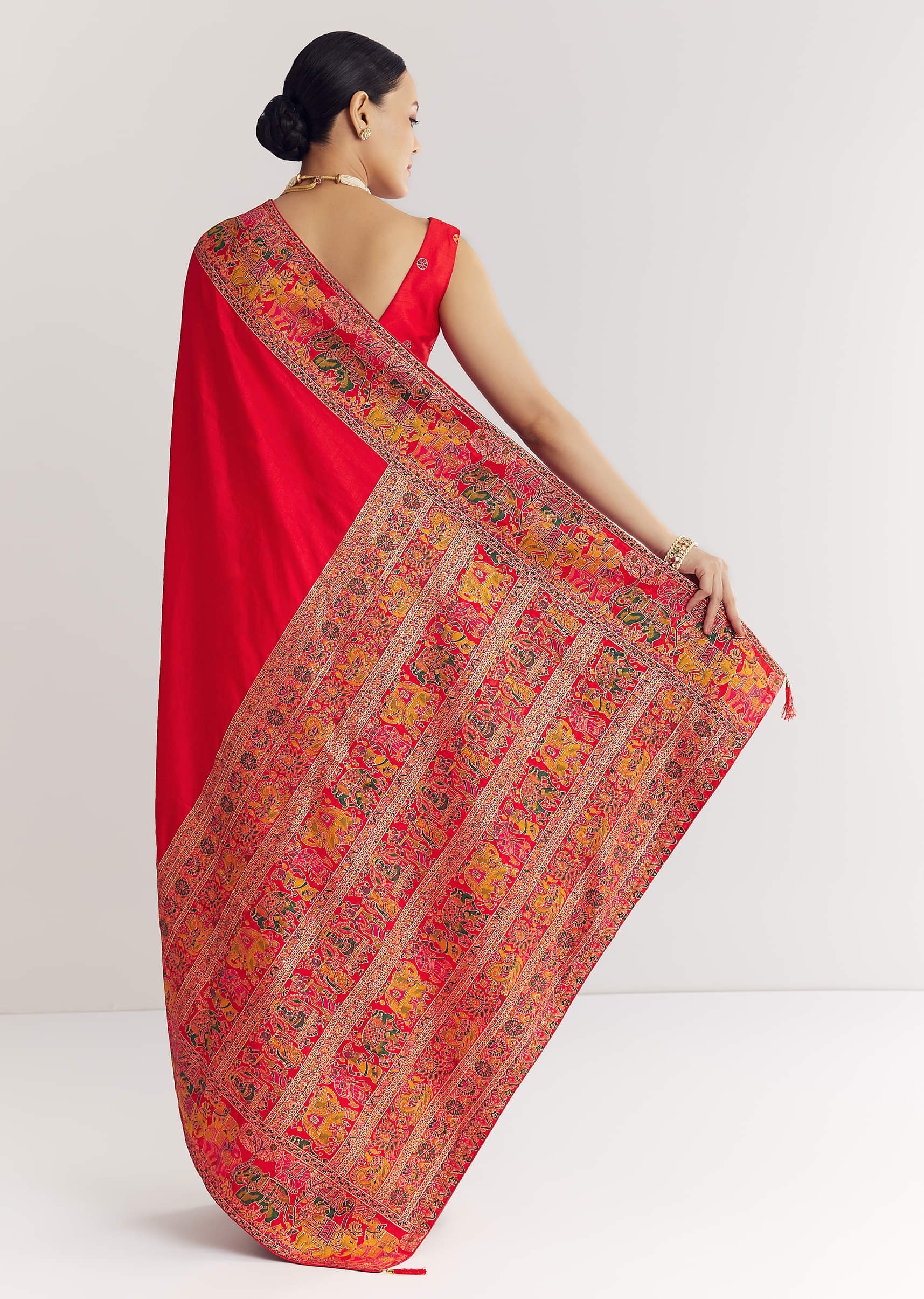 red-saree-with-traditional-floral-and-animal-prints-sg311908-6_c2337d2f-9b92-4750-9399-a5a6d35758dd.jpg