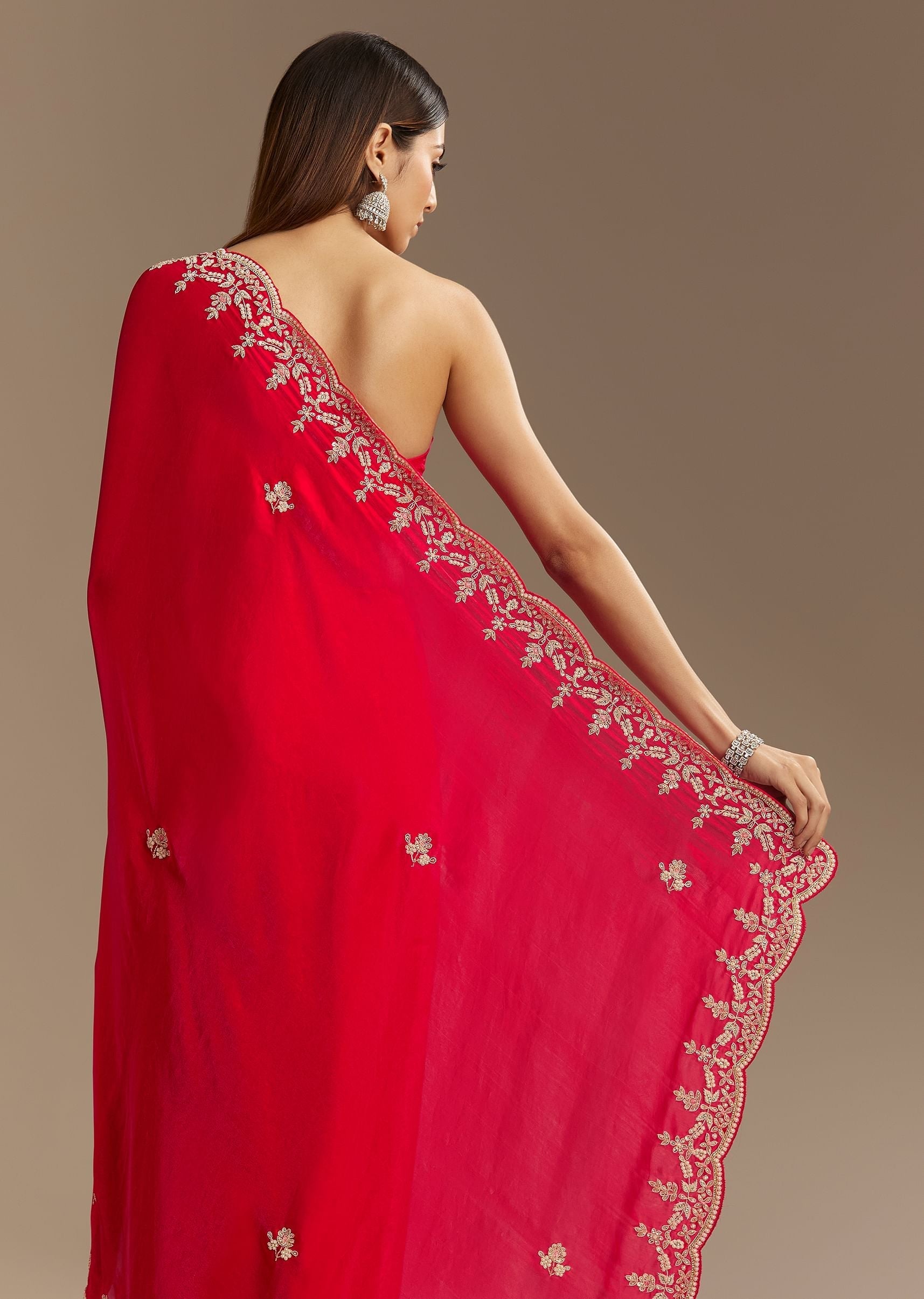 red-satin-saree-with-zardosi-embroidery-and-scallop-border-sg294654-5_7b76c354-e0d5-408b-95b1-21a147d075f6.jpg