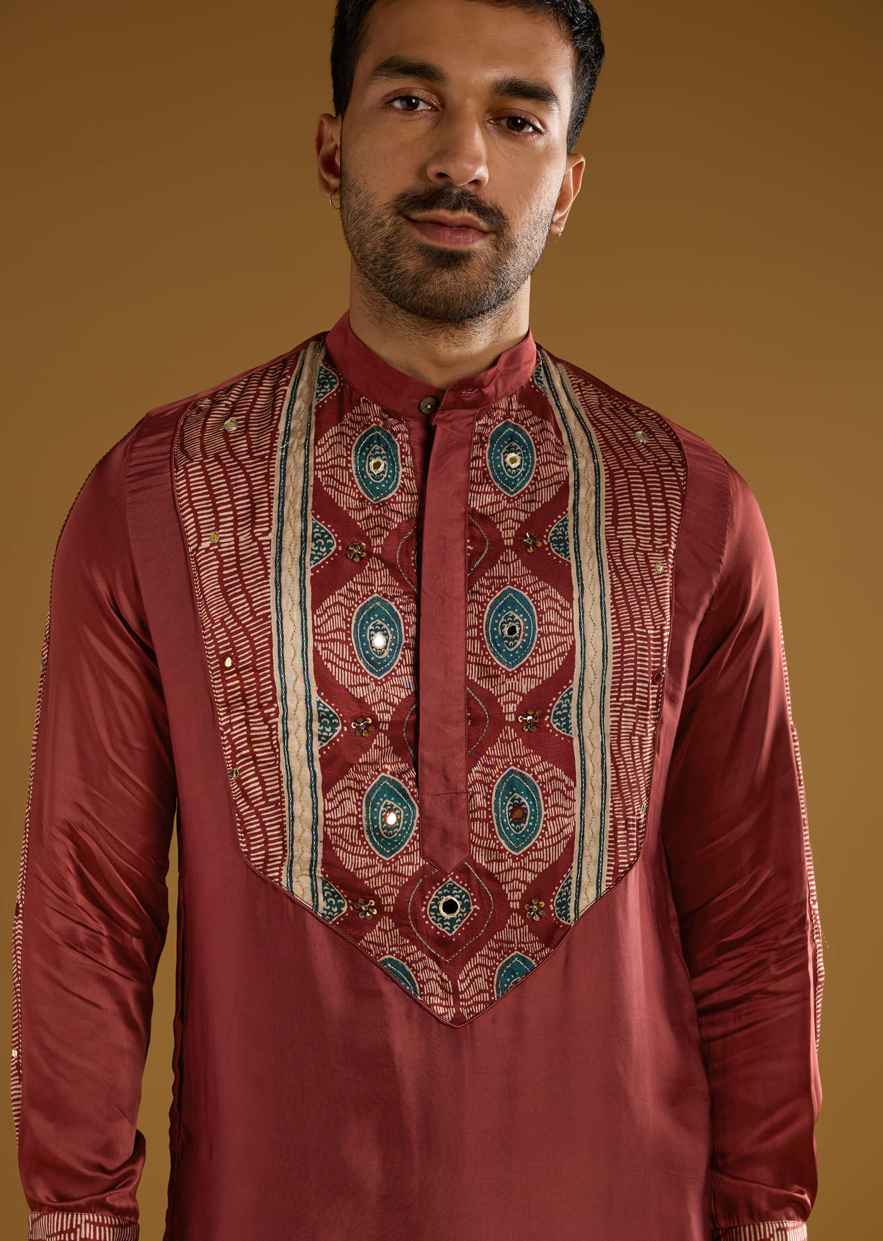 red-silk-kurta-set-for-men-with-hand-dyed-leheriya-print-sg359268-2.jpg
