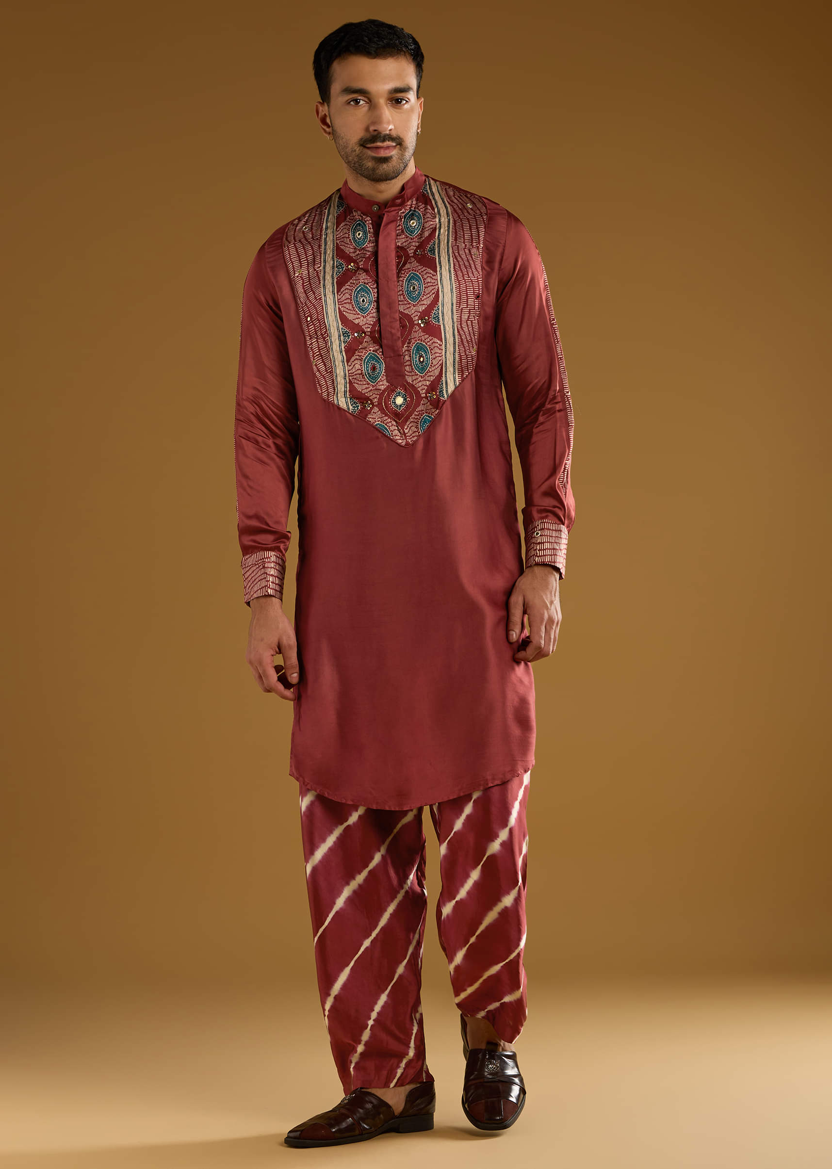 red-silk-kurta-set-for-men-with-hand-dyed-leheriya-print-sg359268-3.jpg