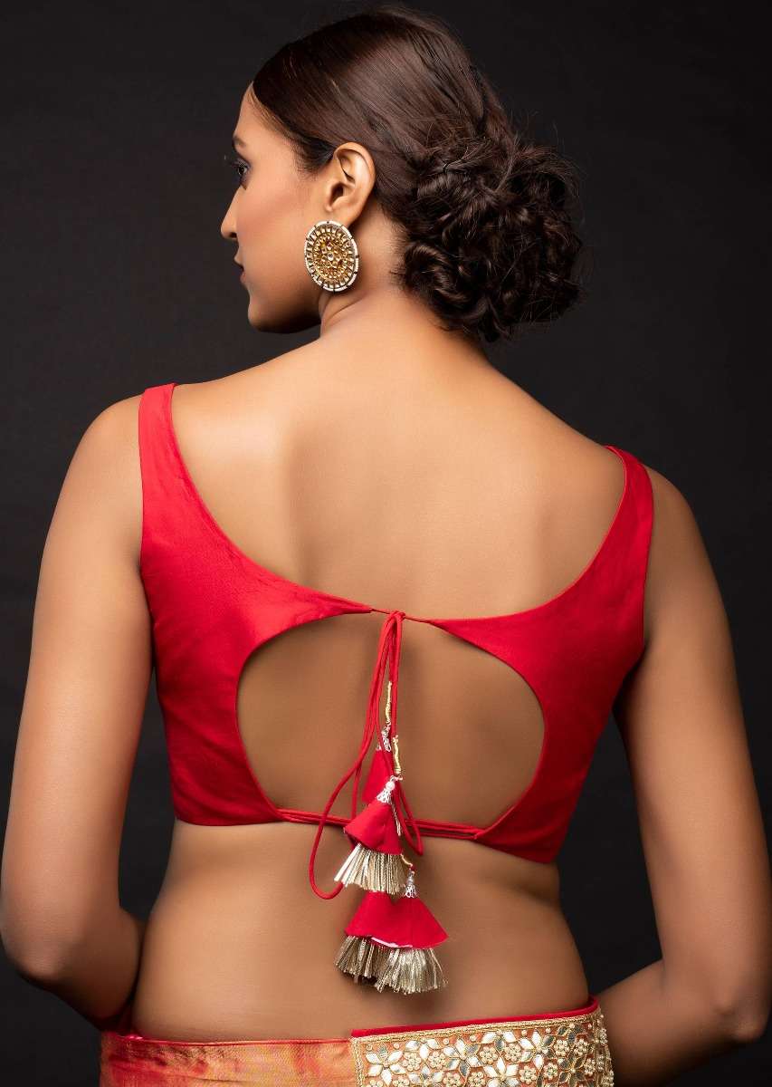 red-sleeveless-blouse-in-silk-with-leaf-cut-neckline-online-kalki-fashion-m001ra272y-sg29490_1_39a9d9ff-feae-4bbc-a581-4b1f6296793a.jpg
