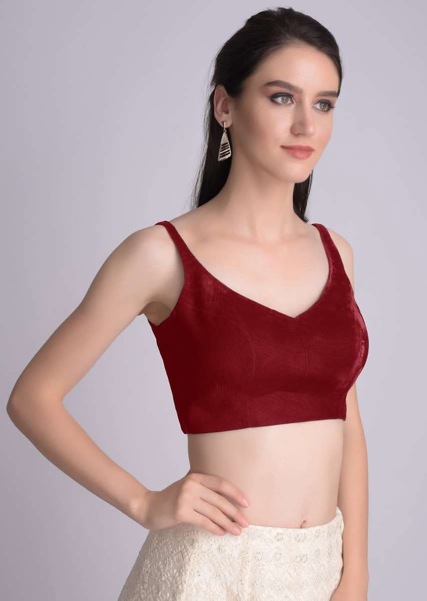 red-sleeveless-blouse-with-leaf-shaped-neckline-online-kalki-fashion-m001510066y-sg33232_4_4bd57184-0176-4ce7-b717-7274f831469d.jpg