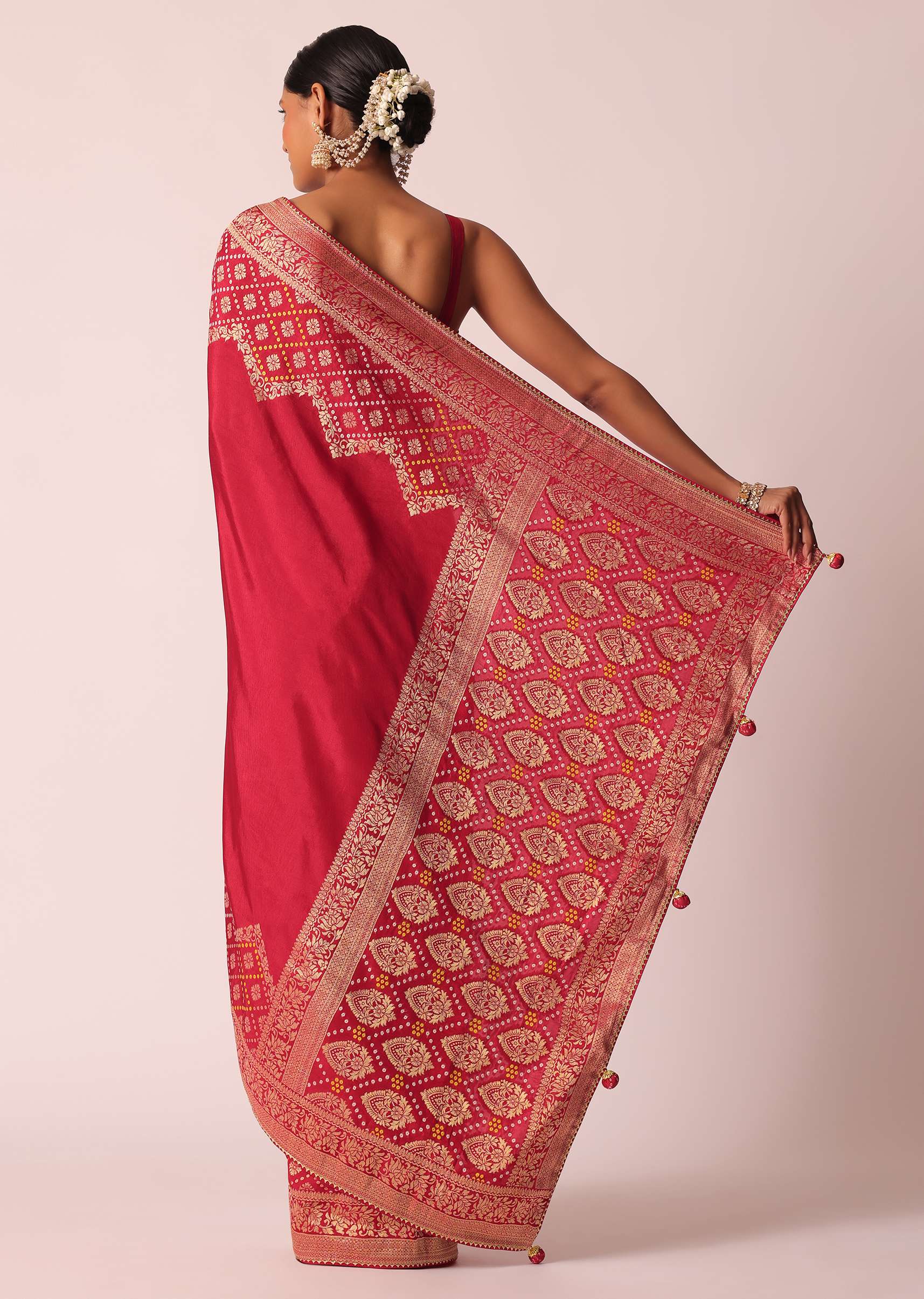 red_bandhani_weave_saree_in_silk-sg182580_4_c70b8f76-f665-49af-ada5-edc2ea08fc0c.jpg