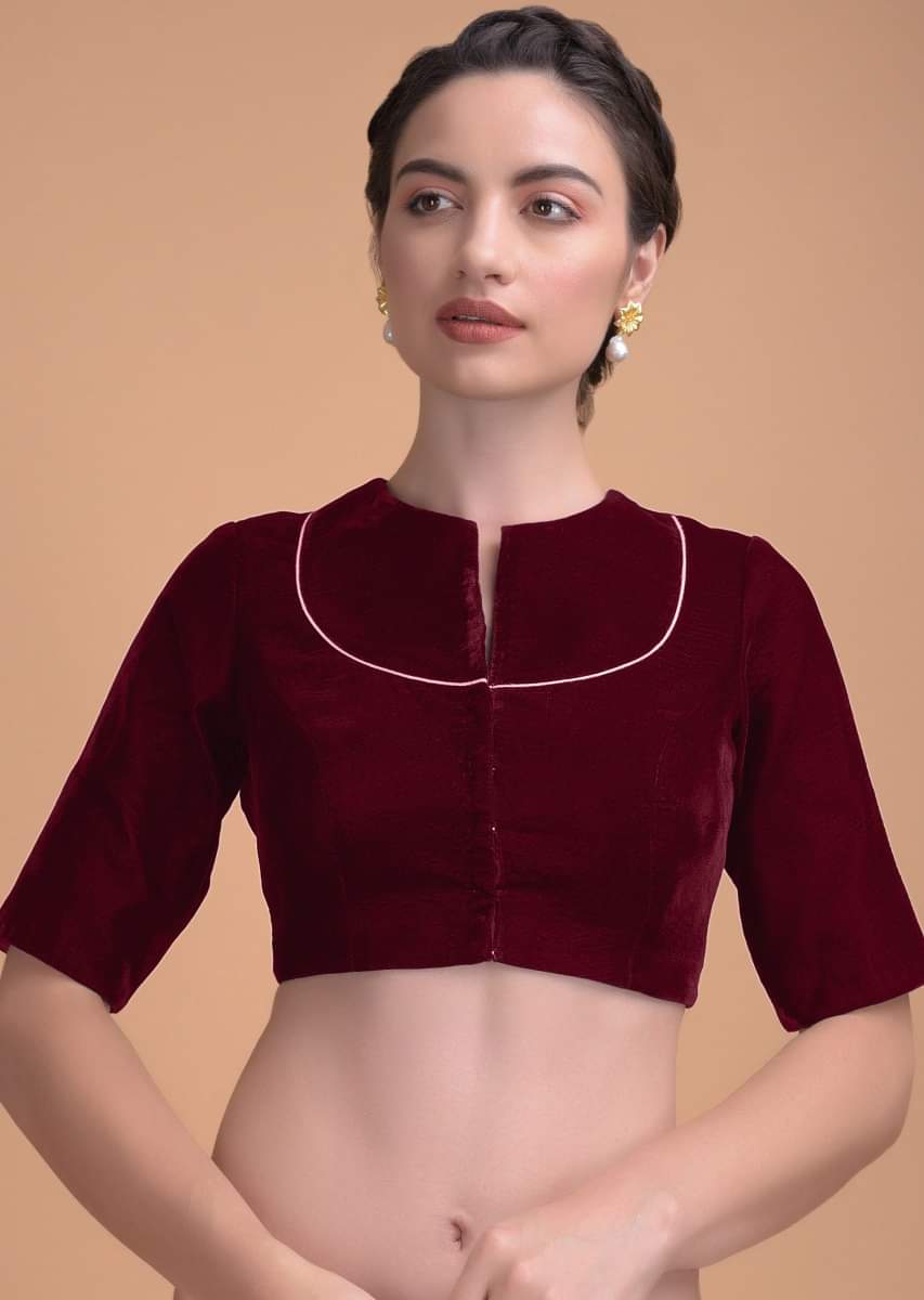 red_blouse_in_velvet_with_a_zari_lace_defining_the_neckline_online_-_kalki_fashion_3_6598eea1-14e9-4c89-b754-1fd5fd3834ff.jpg