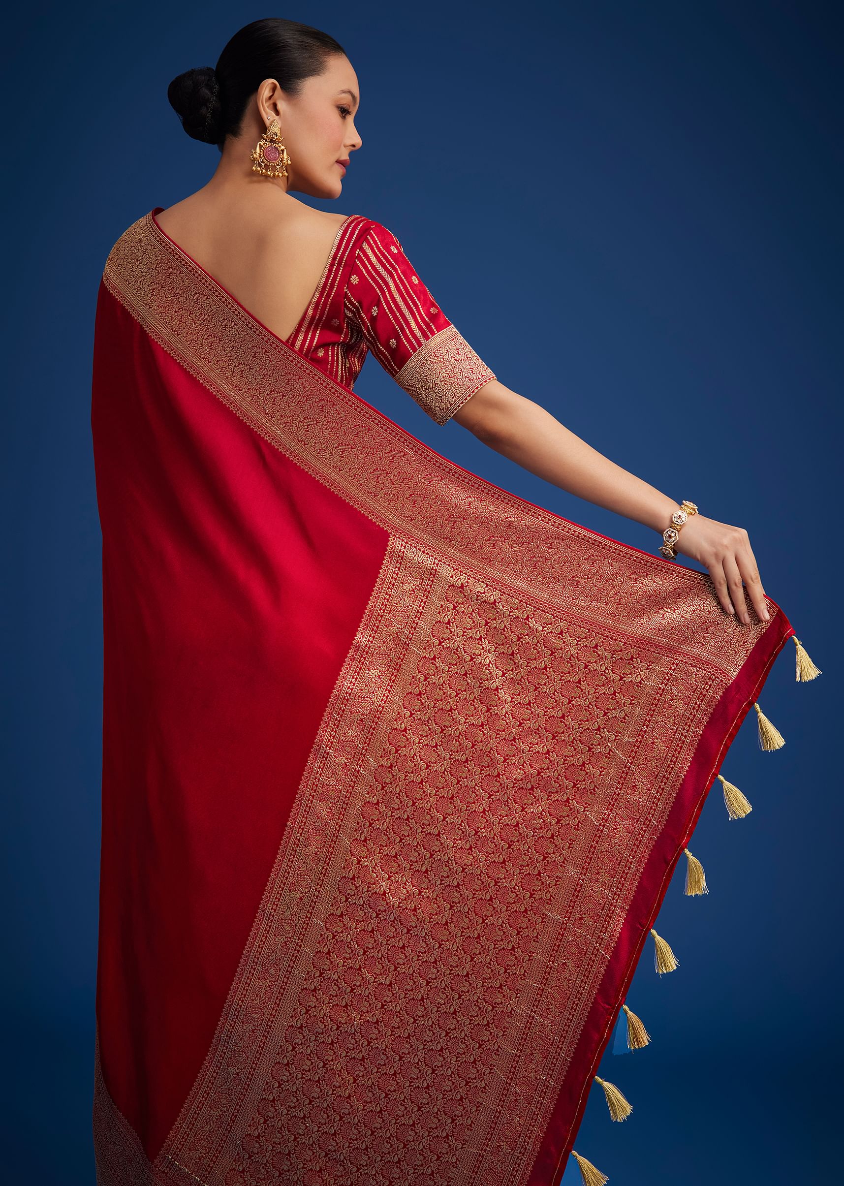 red_dola_silk_saree_with_zari_woven_border-sg276478_3_bfb0da1e-ec08-4330-98e0-5c0877008efa.jpg