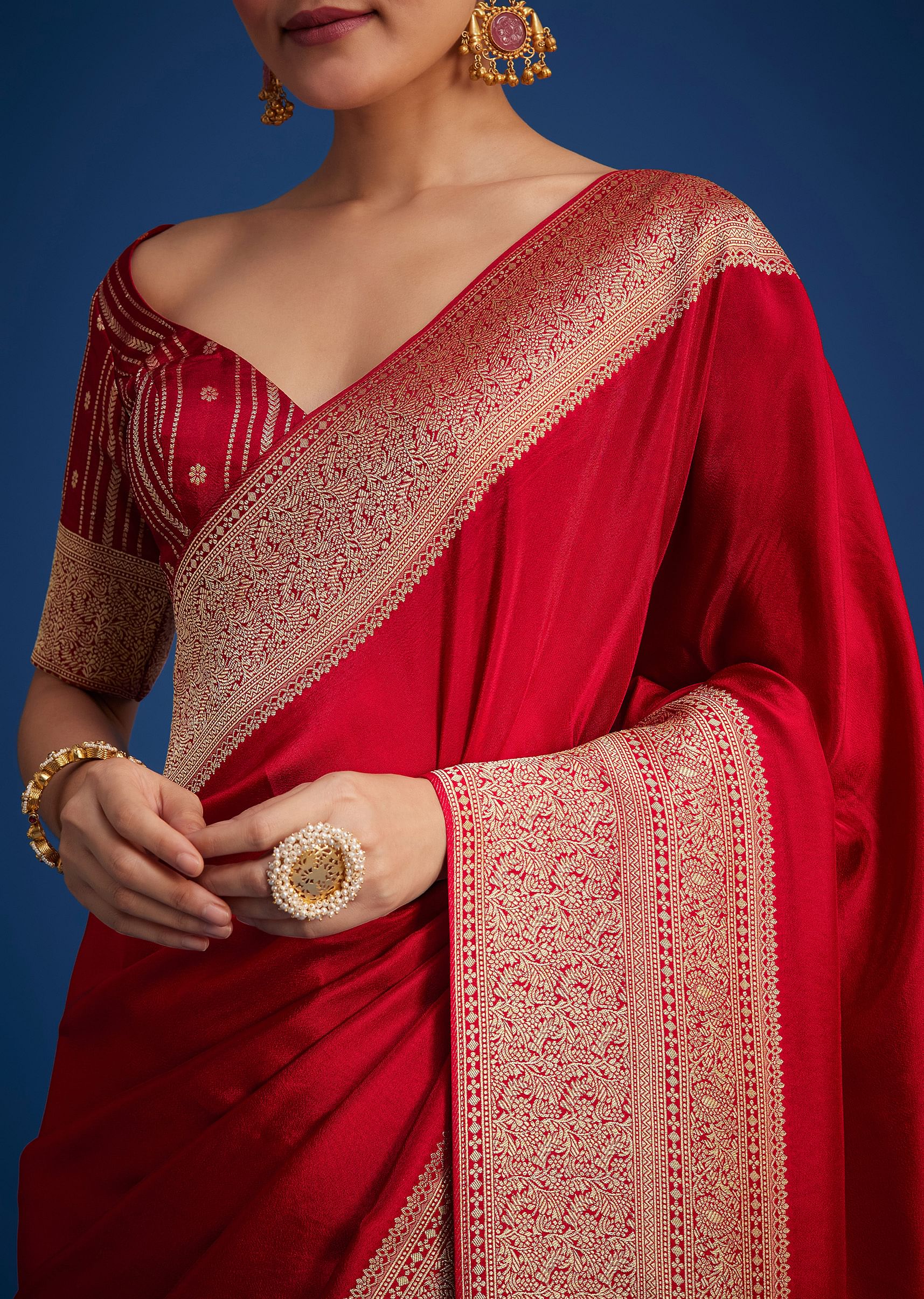 red_dola_silk_saree_with_zari_woven_border-sg276478_5_32fcae45-593f-45d8-bb62-5c7813ce599b.jpg