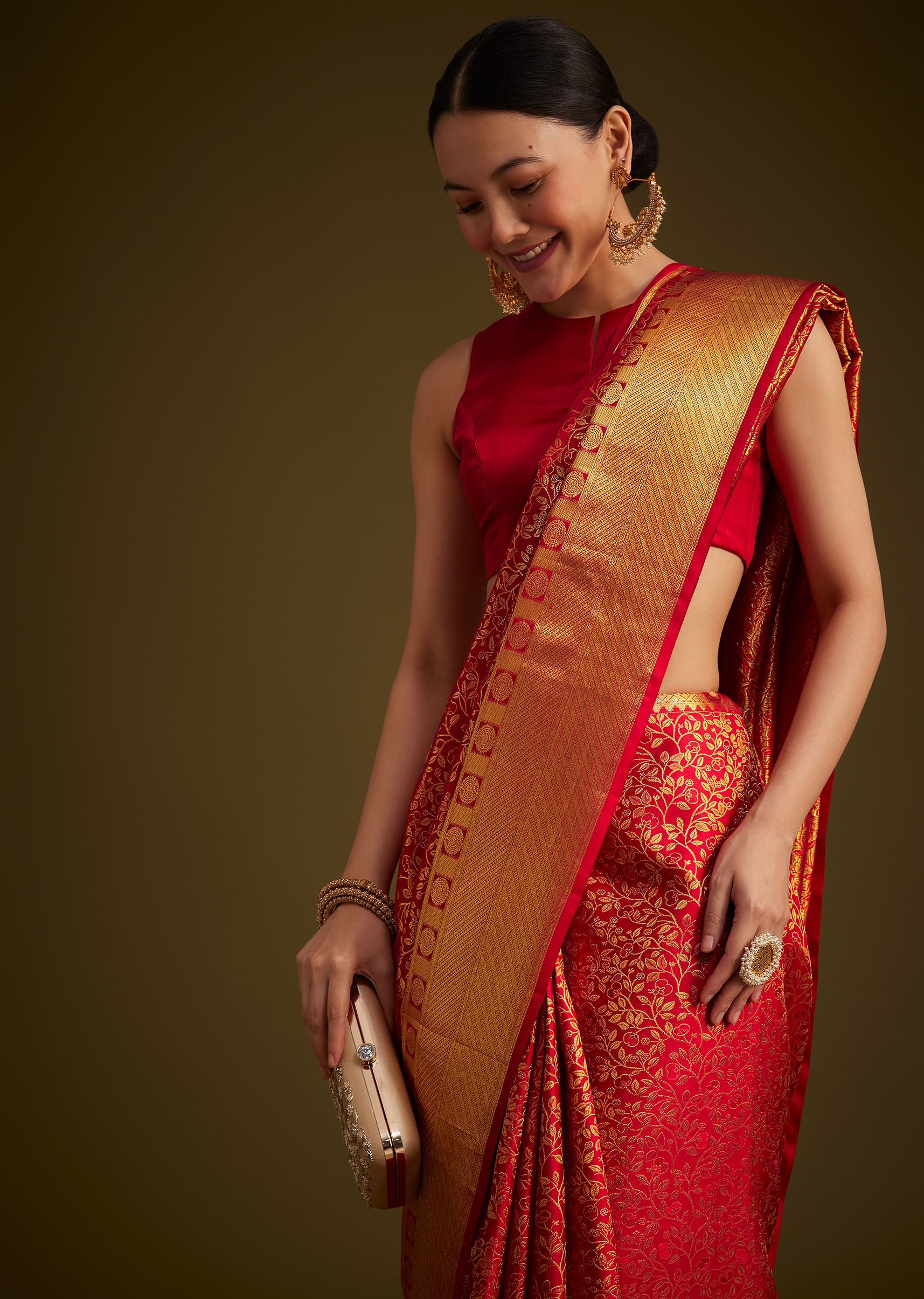 red_kanjivaram_silk_saree_with_golden_zari_woven_border-sg292261_6_b28da47c-0f2a-427a-88bc-281377dd0e38.jpg