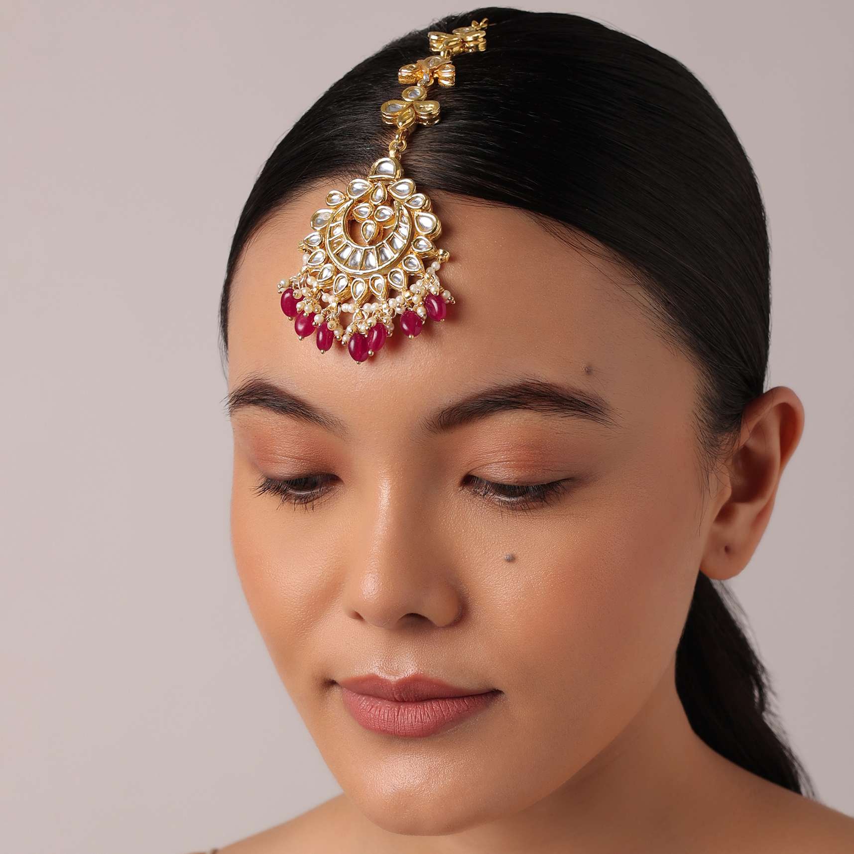 red_maangtikka_with_studded_kundan-sg196459_1_08e78900-1382-4d7e-860c-074a0842c55b.jpg