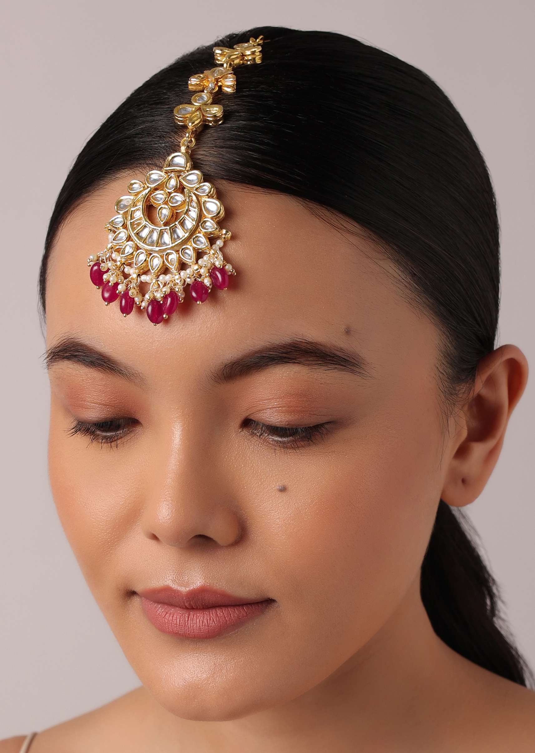 red_maangtikka_with_studded_kundan-sg196459_3_ac1283d4-a57a-40d4-a5f8-4ecab2cd59da.jpg