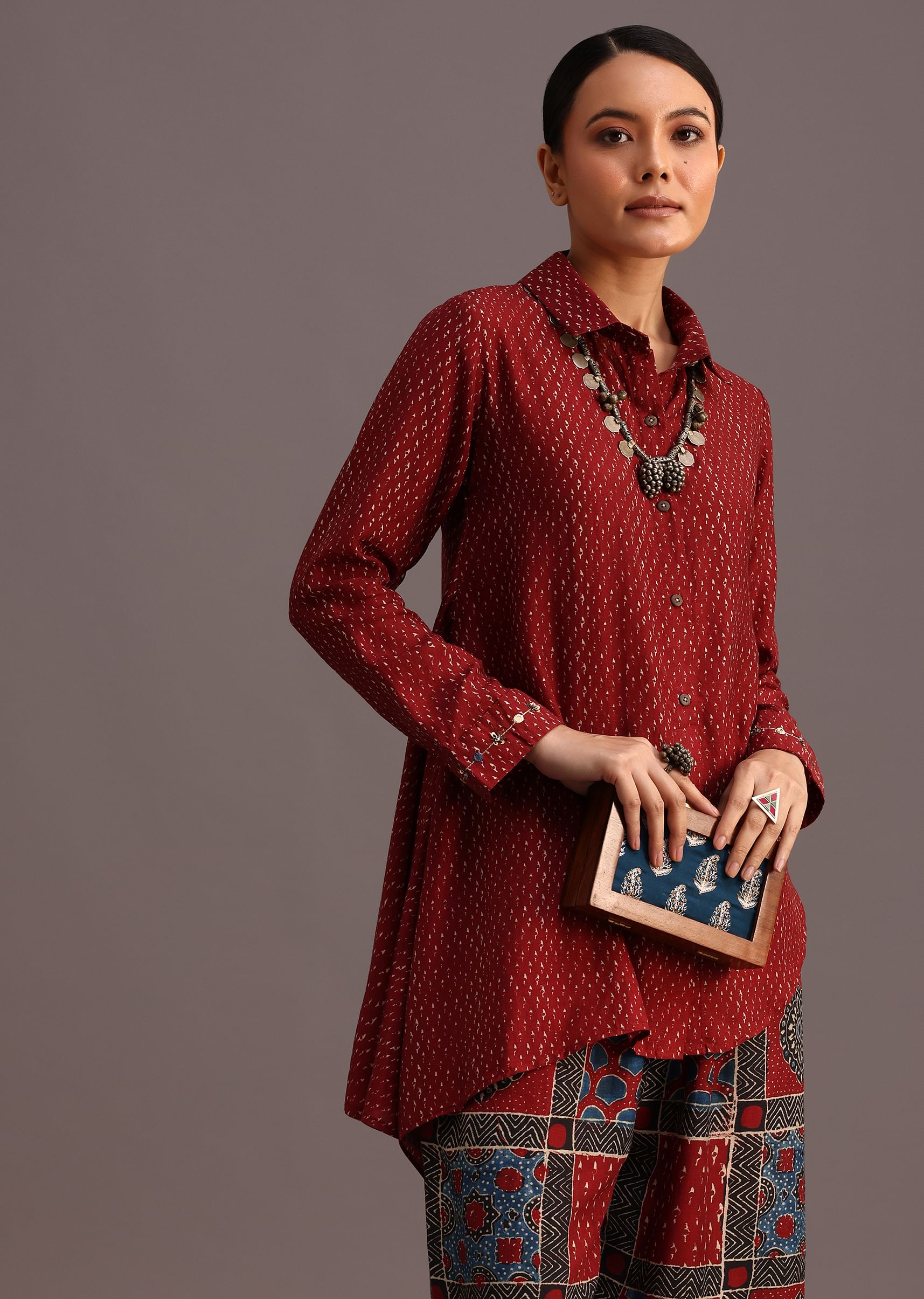 red_printed_shirt_and_pant_with_embroidery-sg275116_6_83409f84-4ff9-41e2-92ce-45a899b7ce6e.jpg