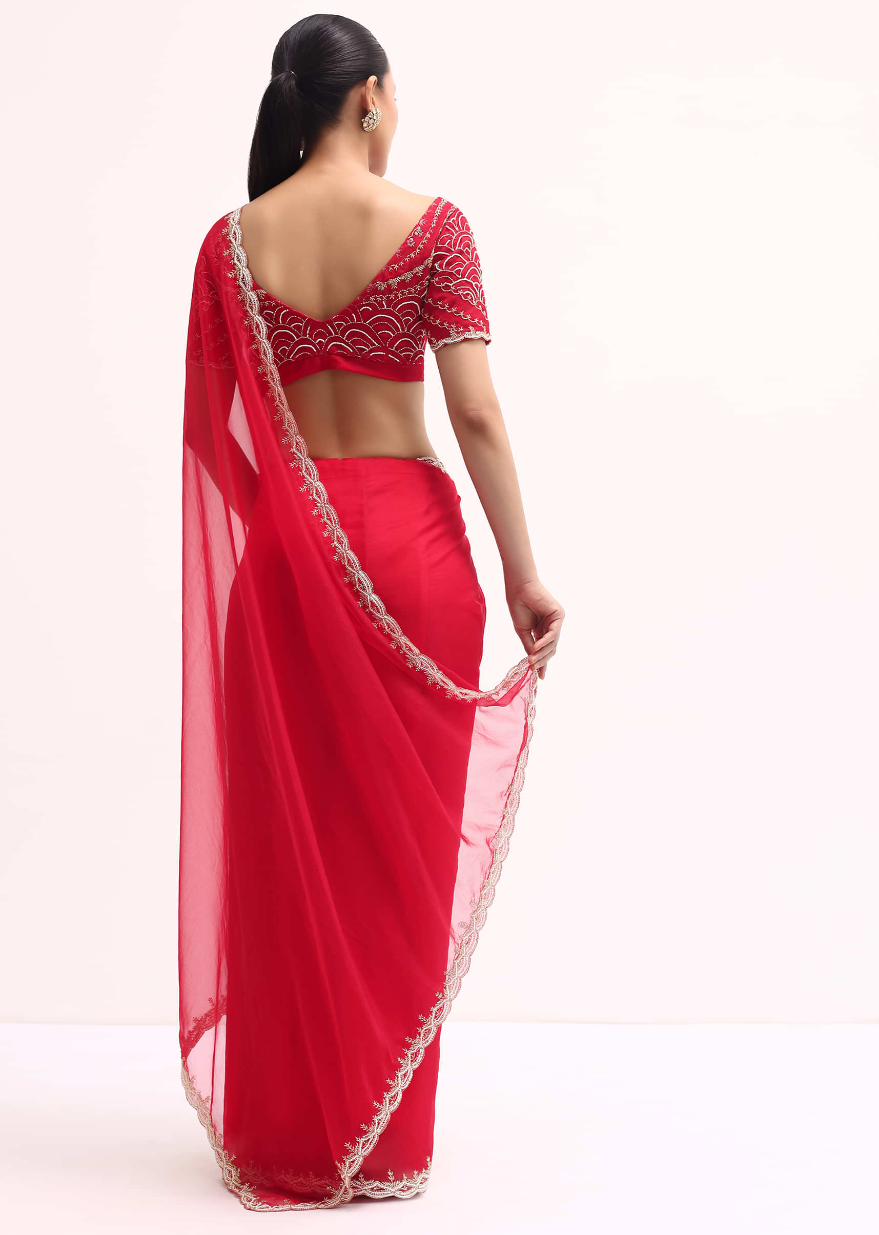 red_scallop_border_organza_saree_with_unstitched_blouse-sg218808_4_dbc52ee0-dad6-43e4-a330-1e99c0c5ccfb.jpg