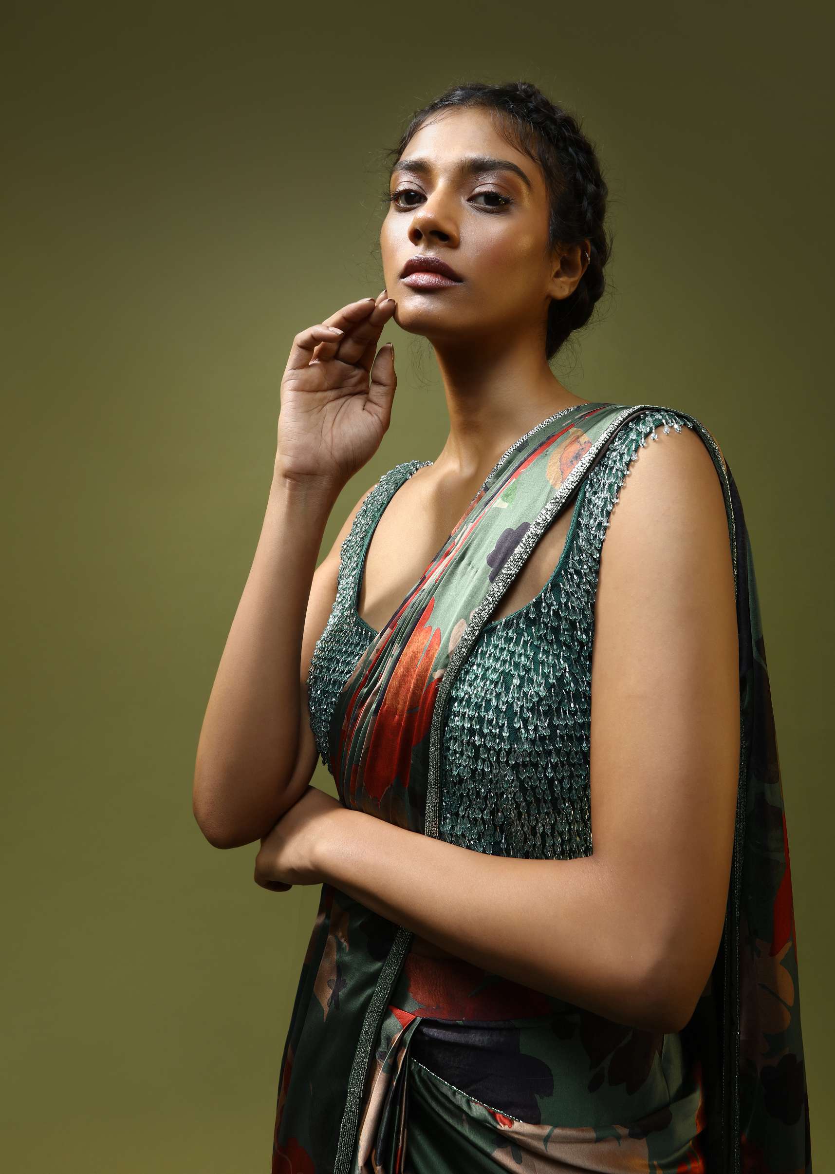 russian-green-ready-pleated-saree-in-satin-with-multi-colored-tropical-print-and-cut-dana-embroidered-blouse-online-kalki-fashion-m001g2065y-sg52642_4_0ff54f29-97b4-482e-8488-6497cdb4b317.jpg