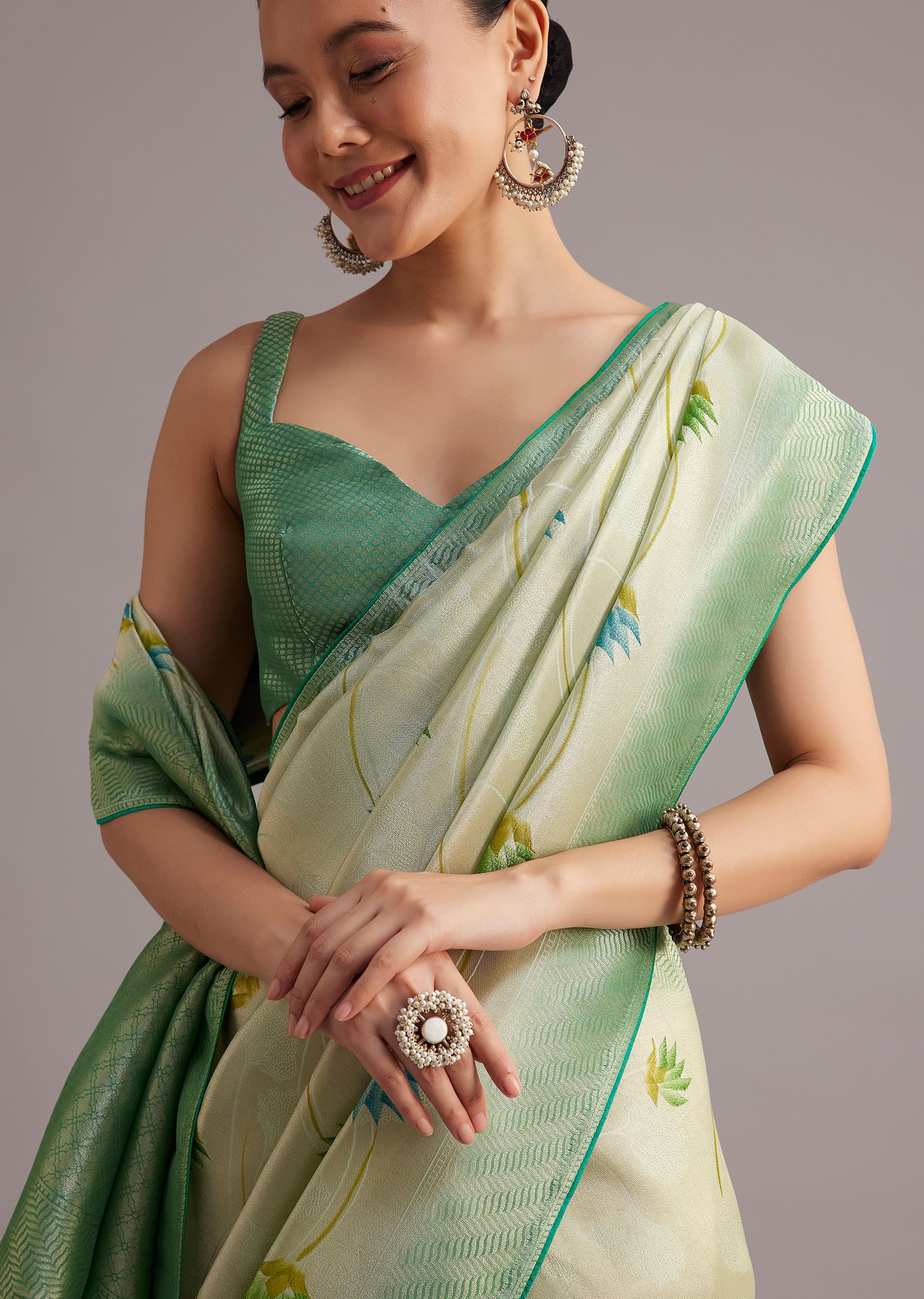 sea_green_tissue_silk_floral_motif_saree_with_contrast_pallu-sg266440_8_10a85913-3bfb-457b-8f30-73ea9896a51b.jpg