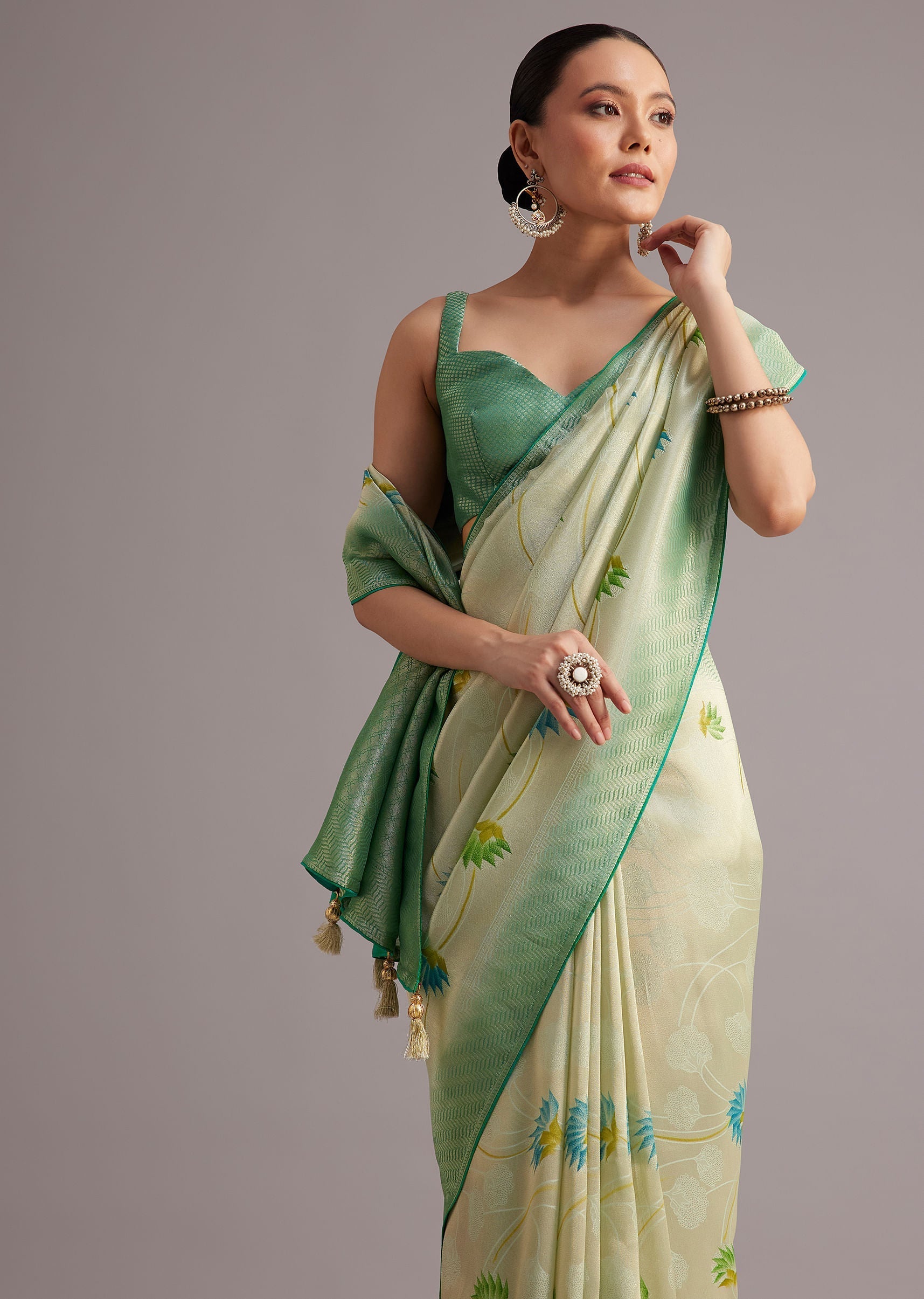 sea_green_tissue_silk_floral_motif_saree_with_contrast_pallu-sg266440_9_0220aa66-646d-4831-8c7c-00421c5ad6e6.jpg