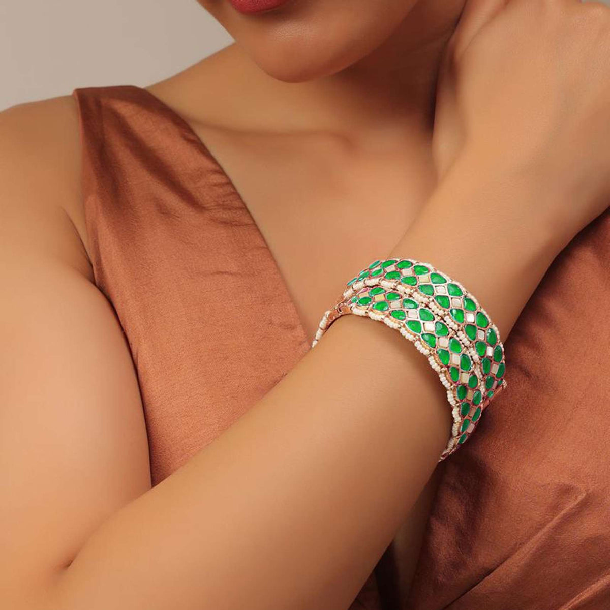 sg145724_green_2.jpg