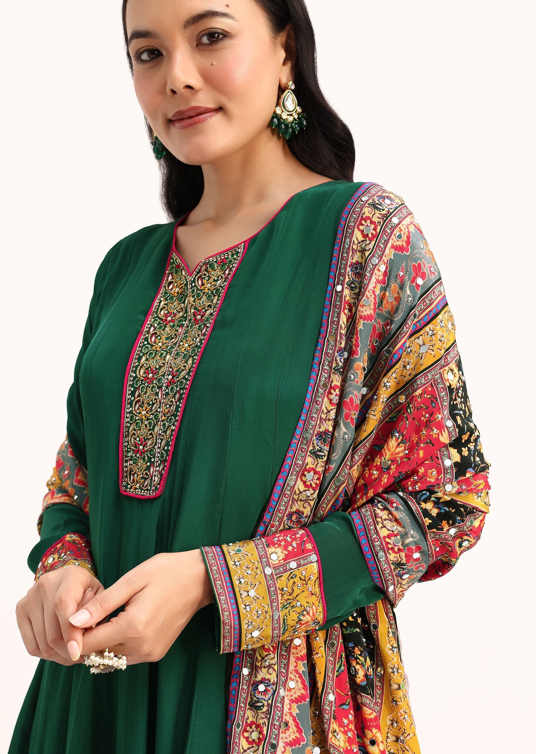 sg243172-green_embroidered_satin_kurta_palazzo_with_dupatta_5_042a41d2-b40e-44d9-9e78-71d60ce2c140.jpg
