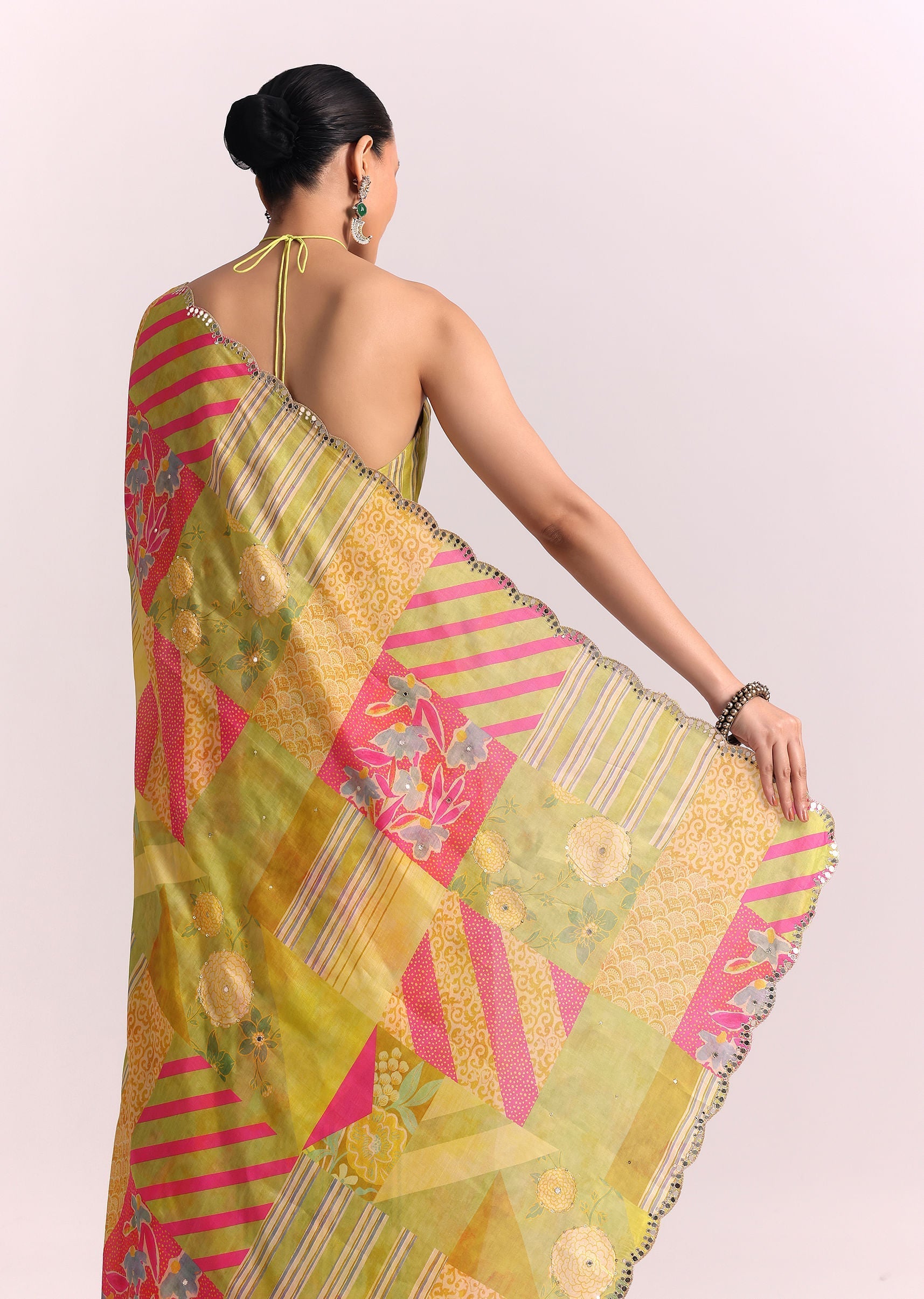 sg257825-green_muslin_printed_saree_with_mirror_work_4_1ce15a41-cfa6-4b49-a5e2-dd3cefdd62bb.jpg