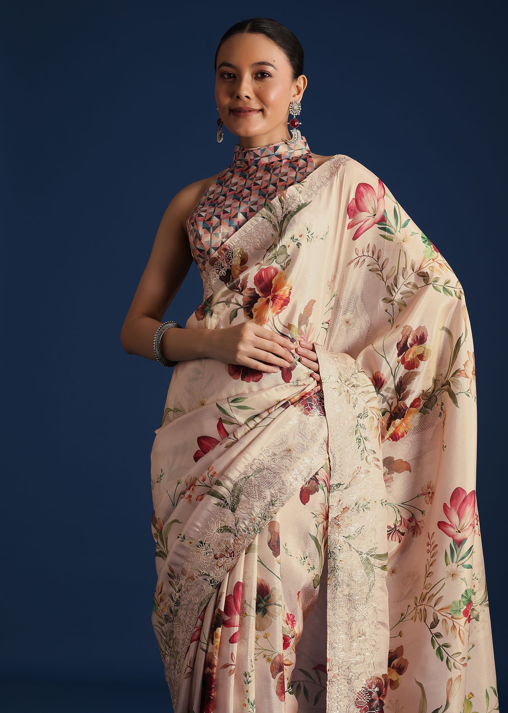 sg262407-off_white_tissue_muslin_printed_saree_with_pitta_work_7_78609948-8e31-48aa-bfce-503429465ecd.jpg