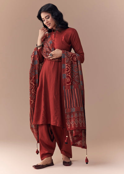 Maroon Linen Kurta Set with Handblock Ajrakh Dupatta