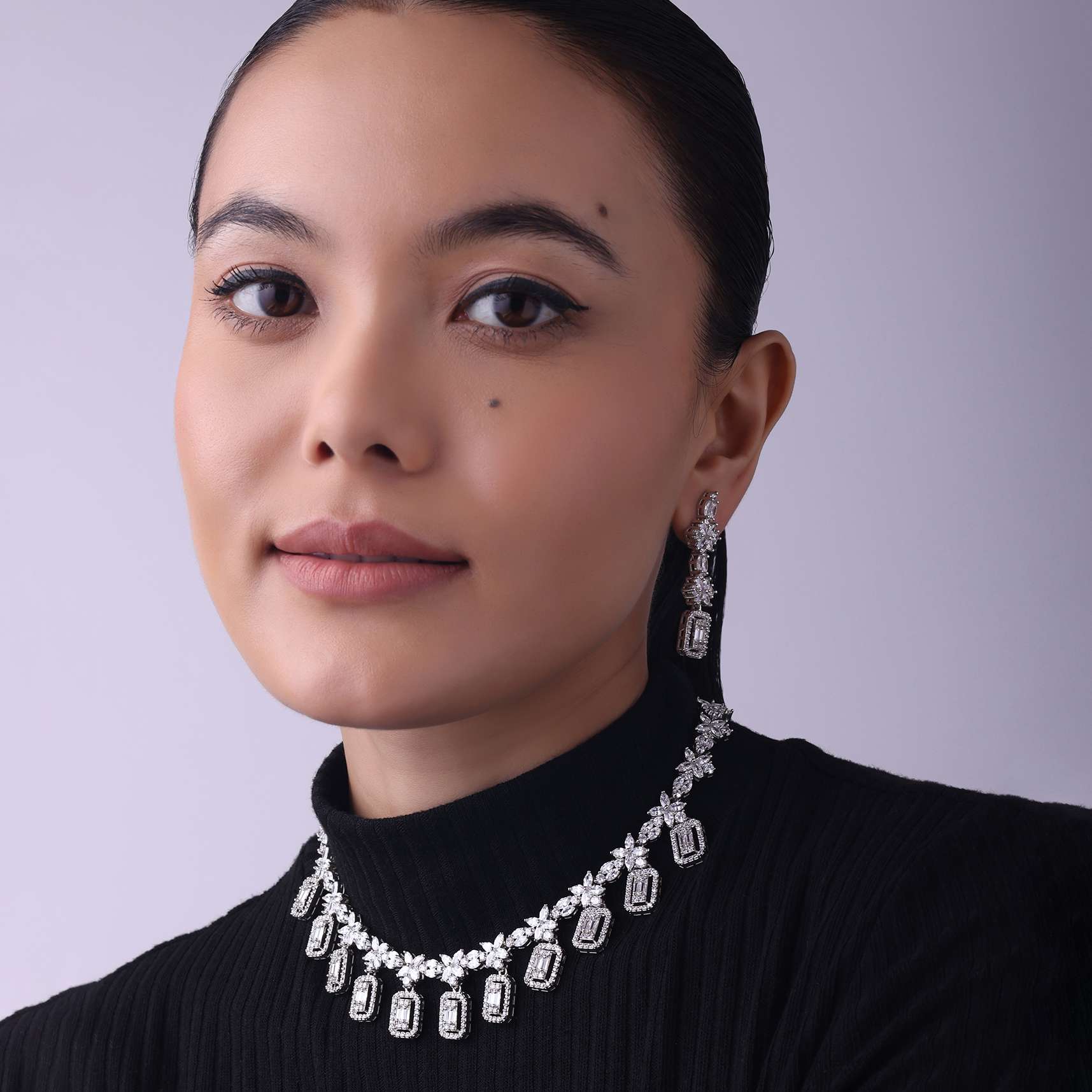 silver_finish_short_necklace_set_in_mix-sg159060_3_8a62f01d-d587-4204-a379-7e0f006b00c7.jpg