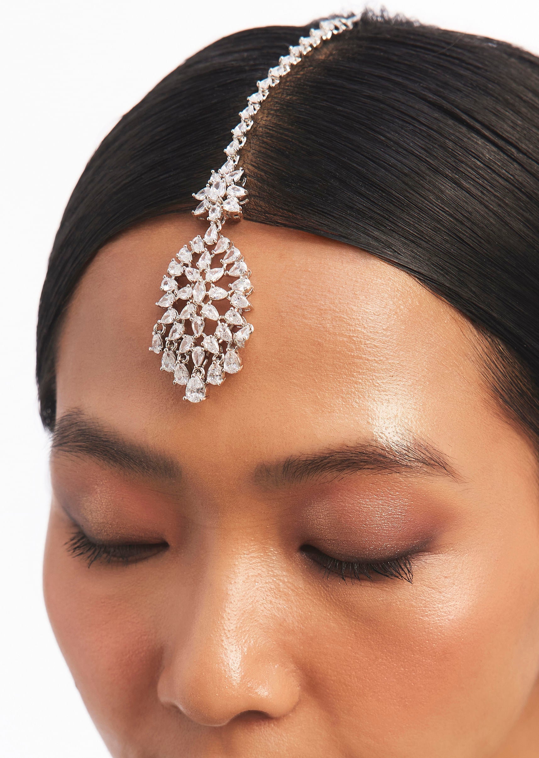 silver_mix_metal_zircon_studded_maang_tikka-sg293198_1_326c0c11-c9bf-490f-9092-6477ab8e15e2.jpg