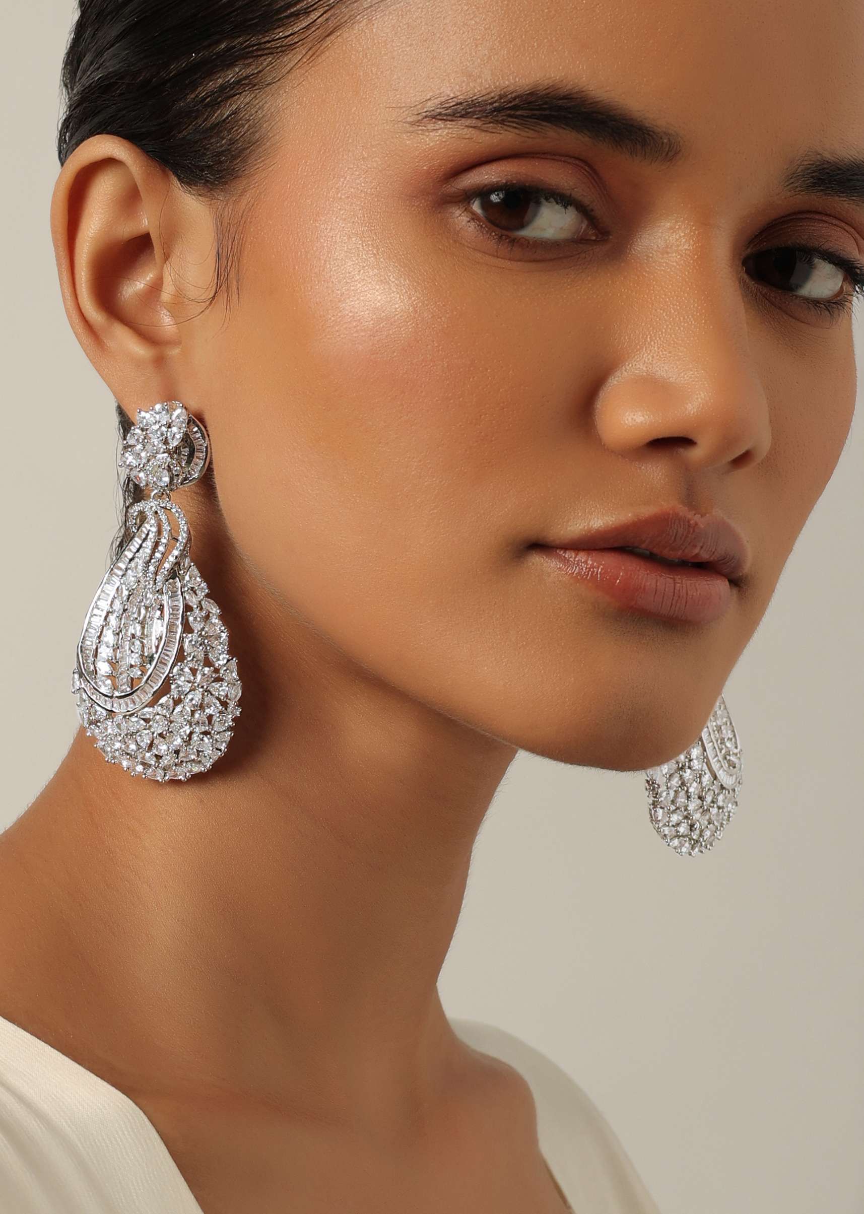 silver_oversized_statement_danglers-sg181109_3_17b5ac98-1e74-4c78-9e42-c29b0b6dd88f.jpg