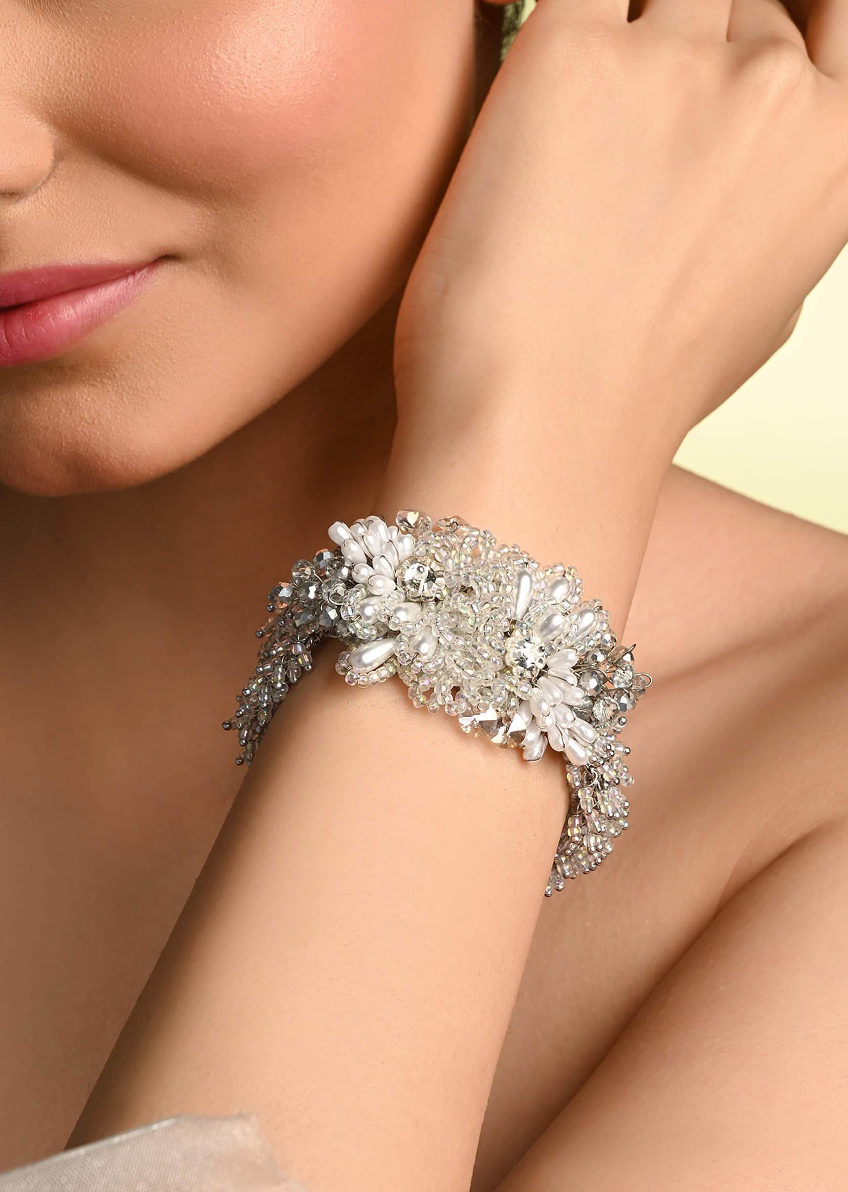 silver_plated_pearl_festive_bracelet-sg370962-1-nosto_4.jpg