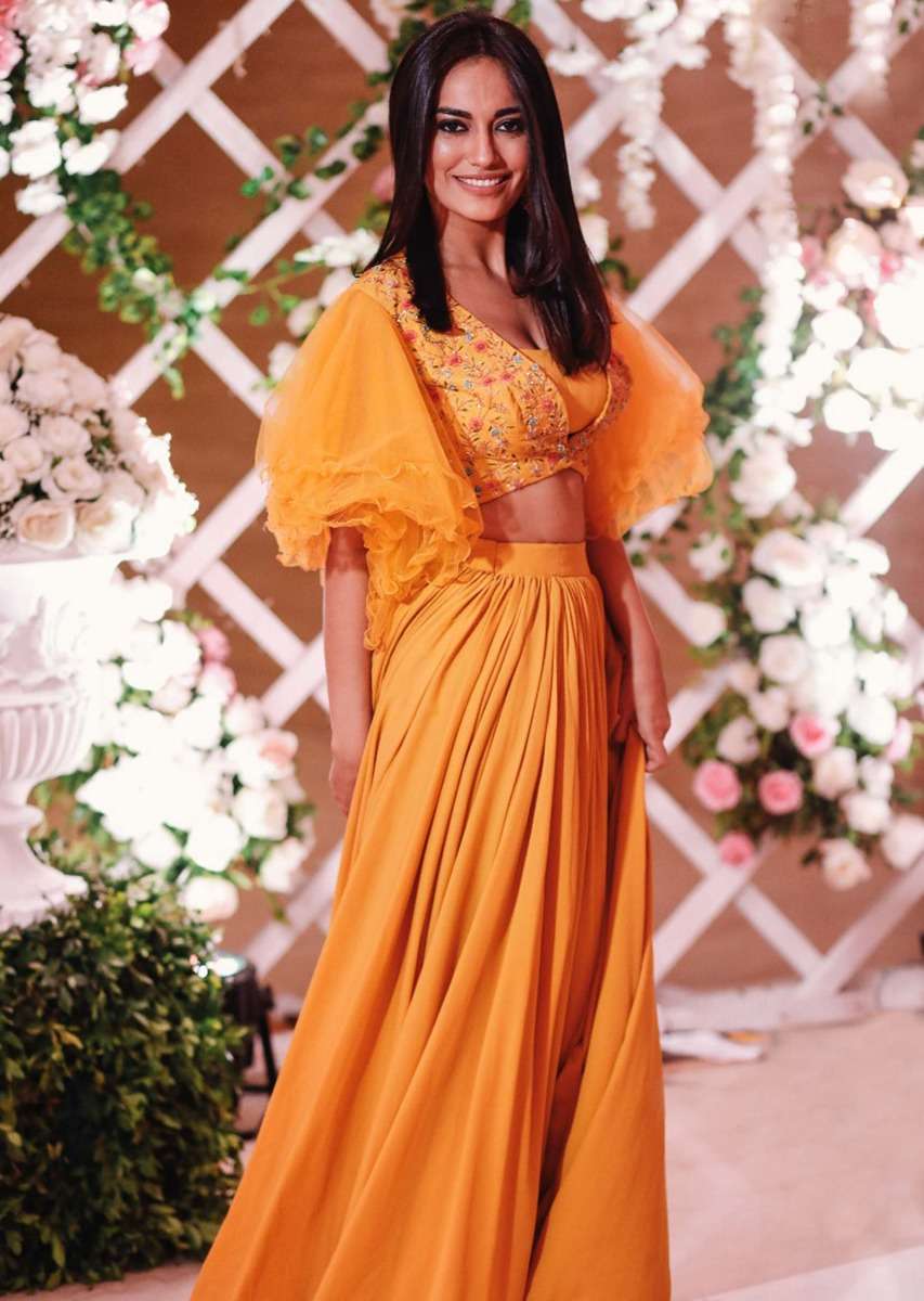 surbhi-jyoti-in-kalki-yellow-crop-top-lehenga-set-with-fancy-blouse-452604_4_3fb7caba-9afb-4711-b50c-4096decf18b5.jpg