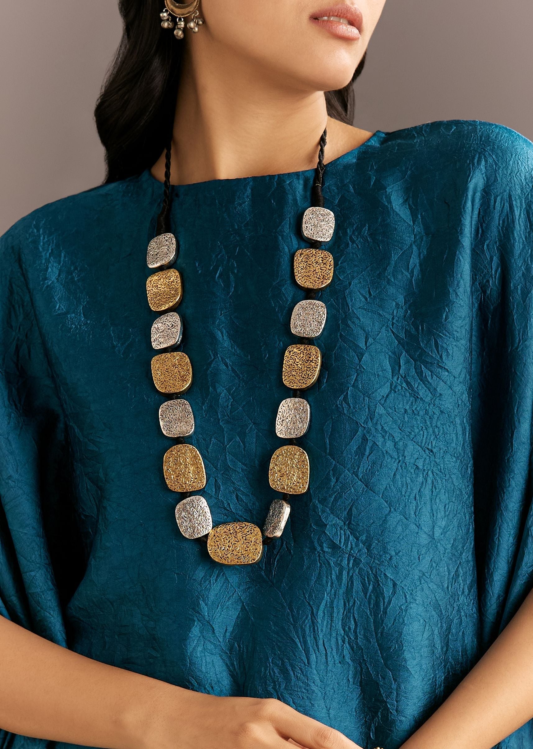 teal-blue-crush-silk-kaftaan-set-styled-with-stone-neckpiece-sg312707-4_36cd8114-a87f-4b95-bac4-3a6ec8b38bee.jpg