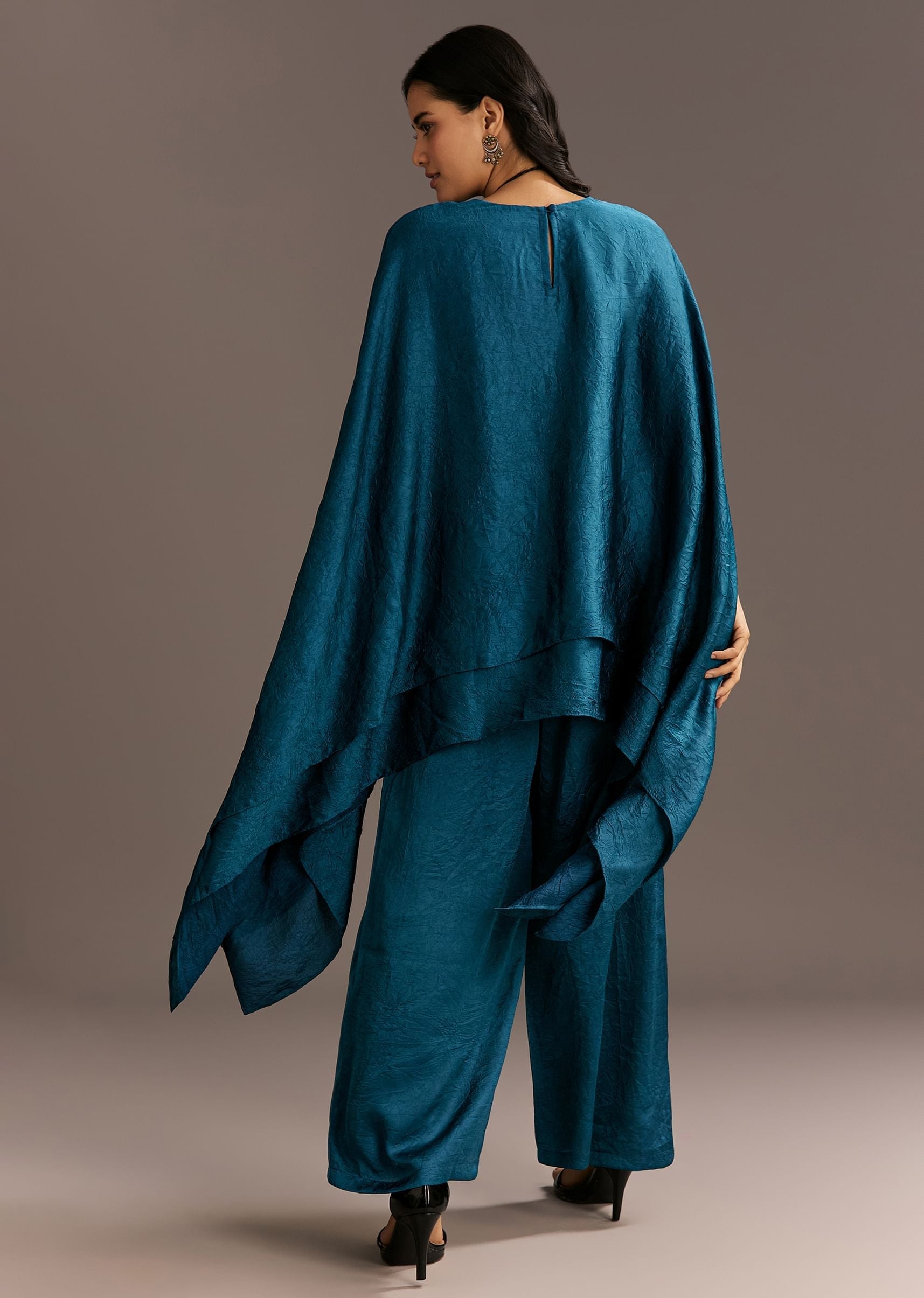teal-blue-crush-silk-kaftaan-set-styled-with-stone-neckpiece-sg312707-5_c3c87460-e3a0-46ed-8e51-338bdf6da0d8.jpg