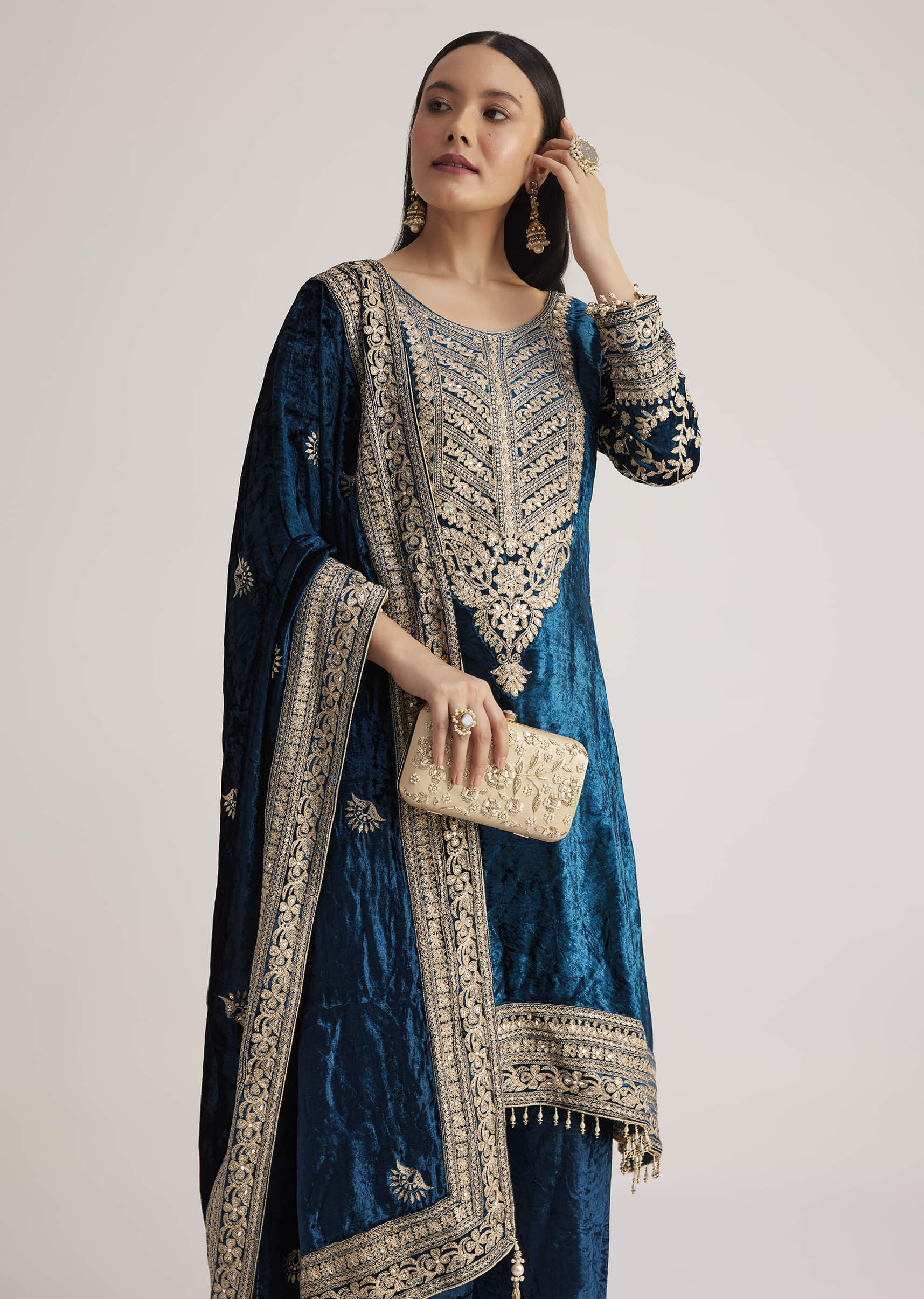 teal_velvet_embroidered_palazzo_suit-sg288659_5_824fc542-c046-472c-a9b2-cf8a07aef481.jpg