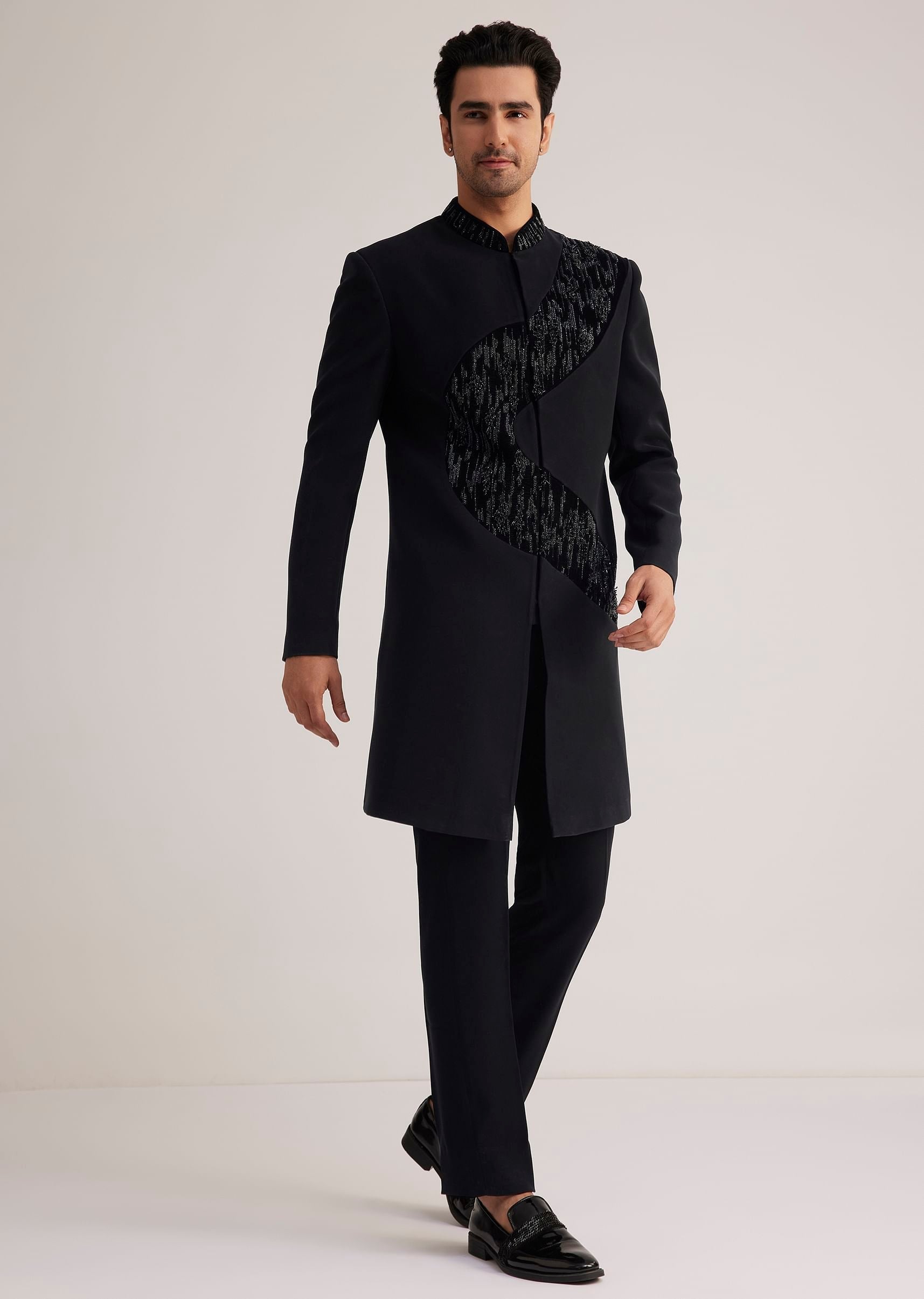 this_black_velvet_indowestern_is_a_modern_take_on_traditiona-sg249983_7.jpg
