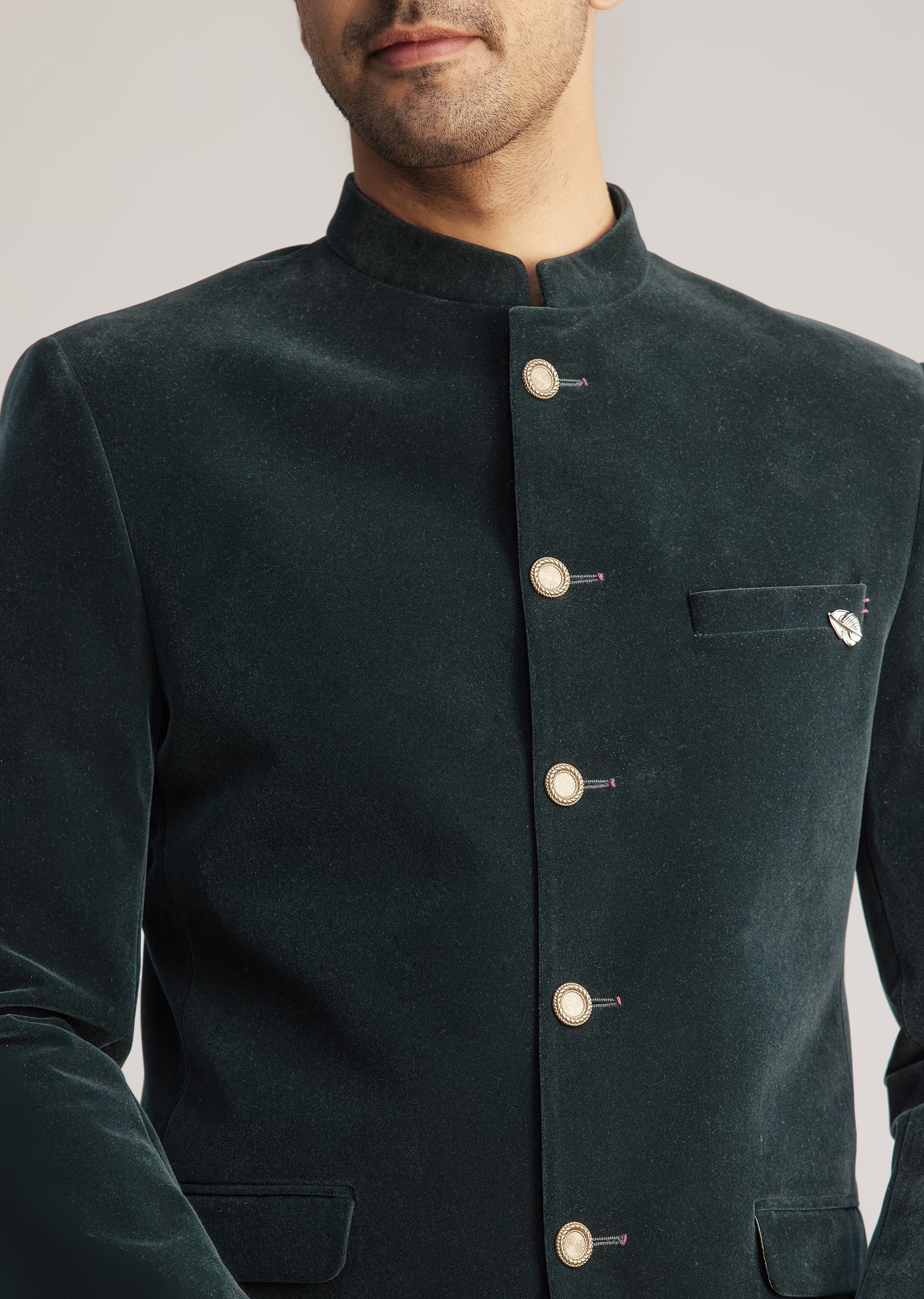 this_green_velvet_jodhpuri_suit_features_a_sophisticated_des-sg248676_4_c4b1a202-1f4f-4638-aed4-90de03f9b53e.jpg