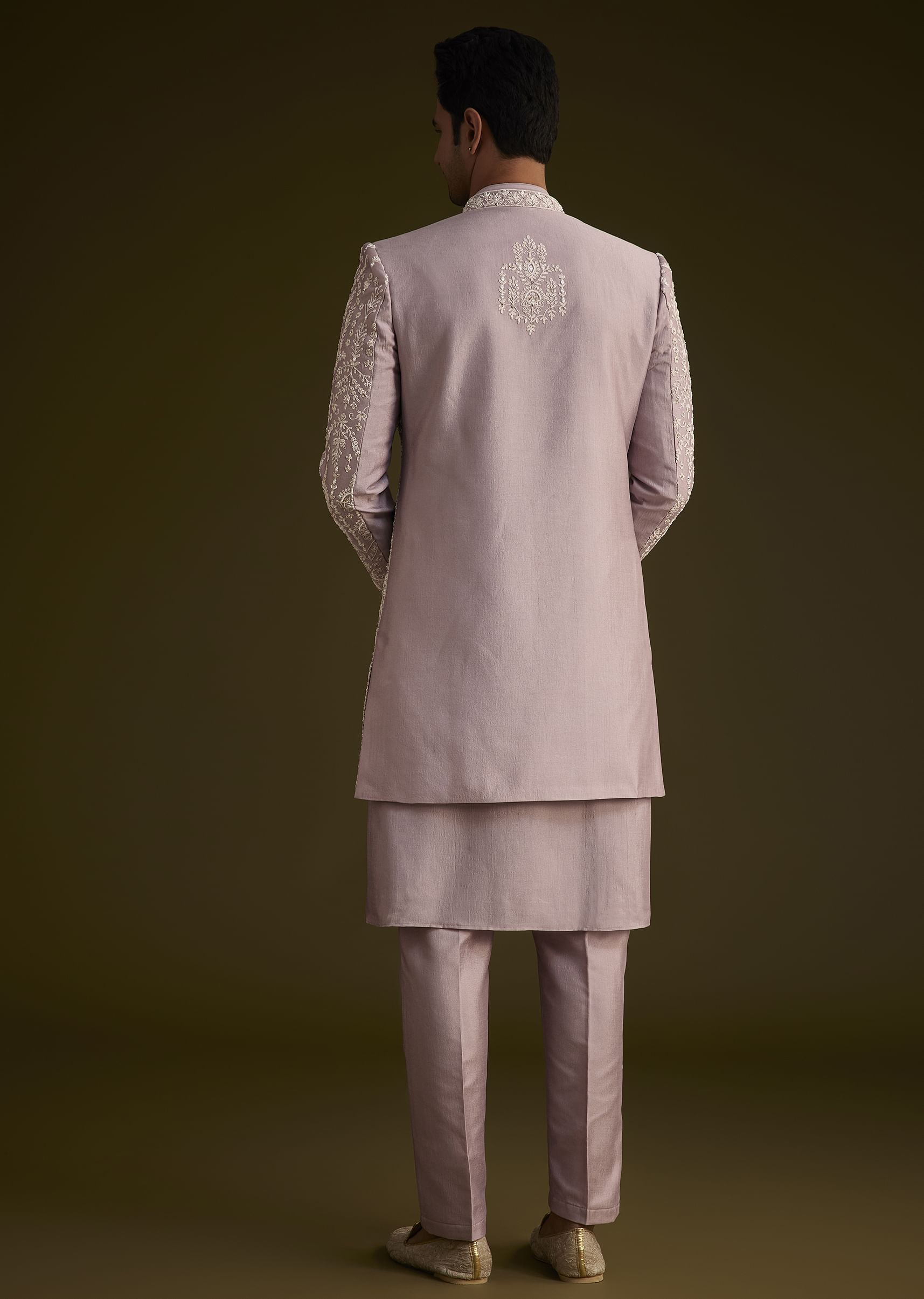 this_lilac_ensemble_showcases_an_openstyle_sherwani_crafted_-sg264255_3_b1128eb2-7ffe-4096-b6ab-85c3c38d51eb.jpg