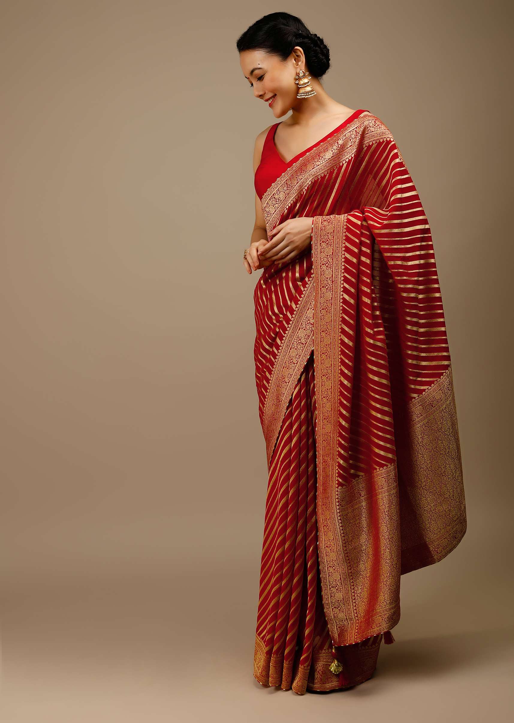 tomato-red-saree-in-georgette-with-brocade-woven-diagonal-stripes-and-floral-border-online-kalki-fashion-j004pf1081y-sg70051_5_c82be892-988a-40c6-959b-b1086481e56a.jpg