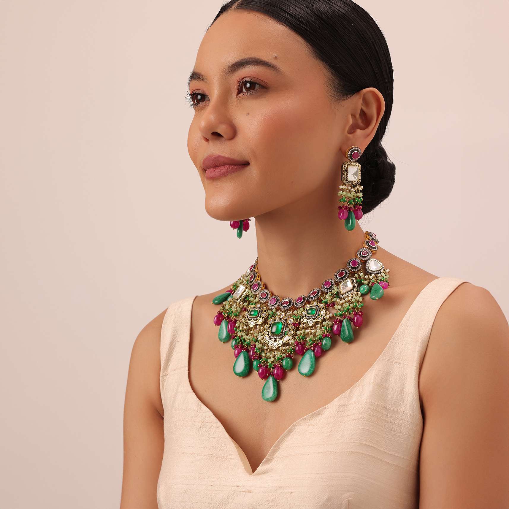 two_tone_finish_kundan_necklace_set_with_meenakari_and_green-sg179610_9_ba6b1fb1-3204-4dc3-8f12-2bef482e4cab.jpg
