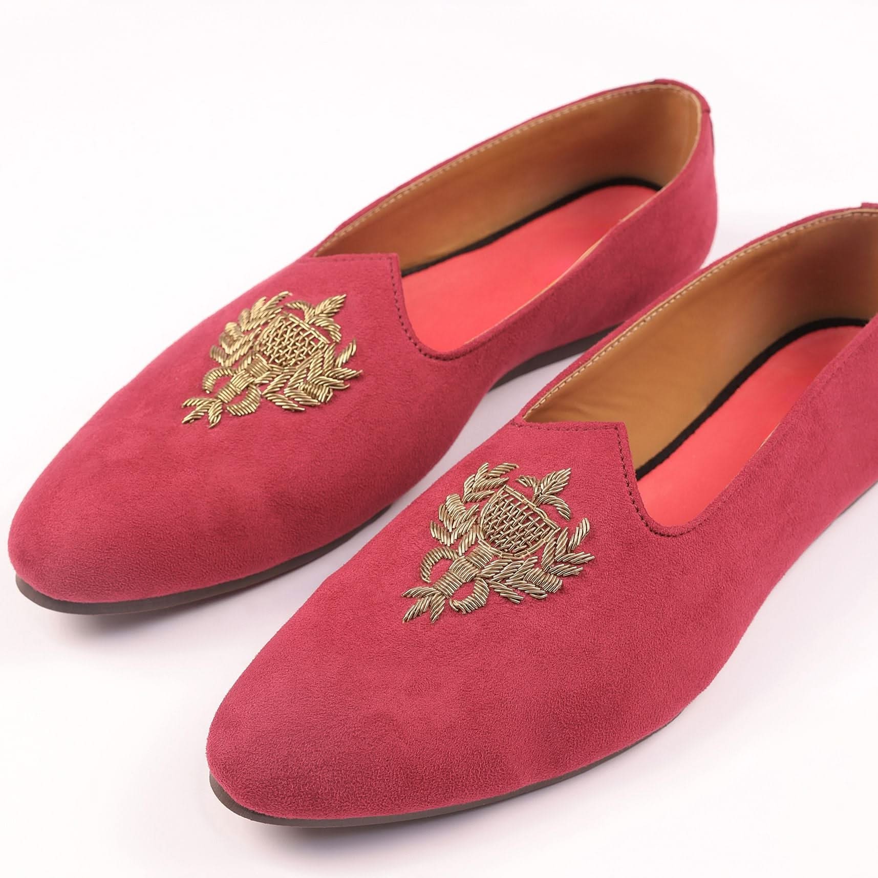 valentine_red_juttis_for_men_in_suede_with_embroidery-sg124615_6_ec8e7dc9-5450-4c06-a1e5-1acf4a524179.jpg